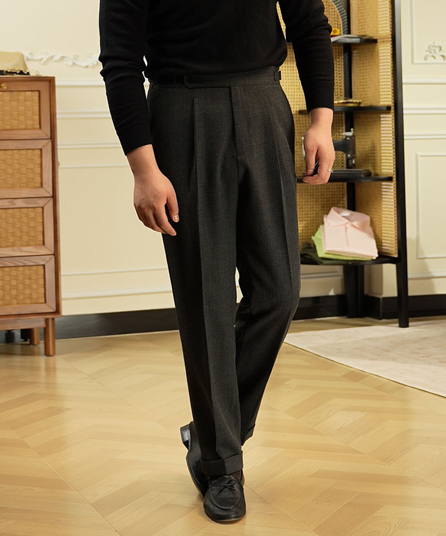 レギュラーフィット 1つボタン ウエストサイドベルト アジャスター サイズ調整可能 タック クリース シワになりにくい エレガント ストレート ダブル トラウザー パンツ スラックス ズボン