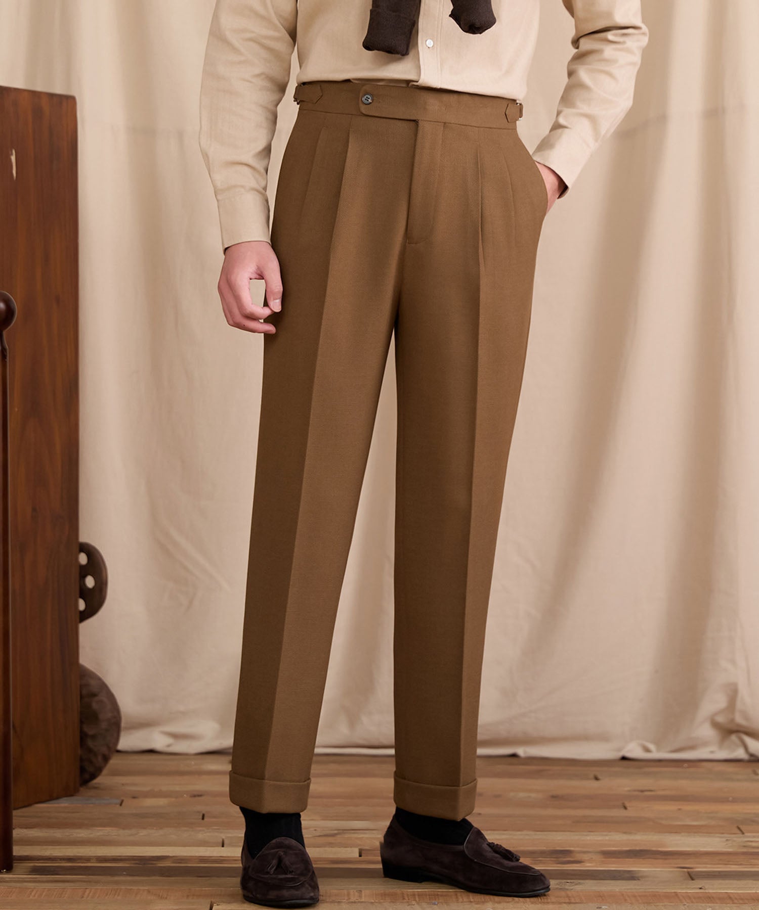 【NEW ITEM】レギュラーフィット 1つボタン 綿 ウール 天然素材 ウエストサイドベルト サイズ調整可能 ツータック クリース シワになりにくい クラシック スタンダード ダブル トラウザー パンツ スラックス ズボン