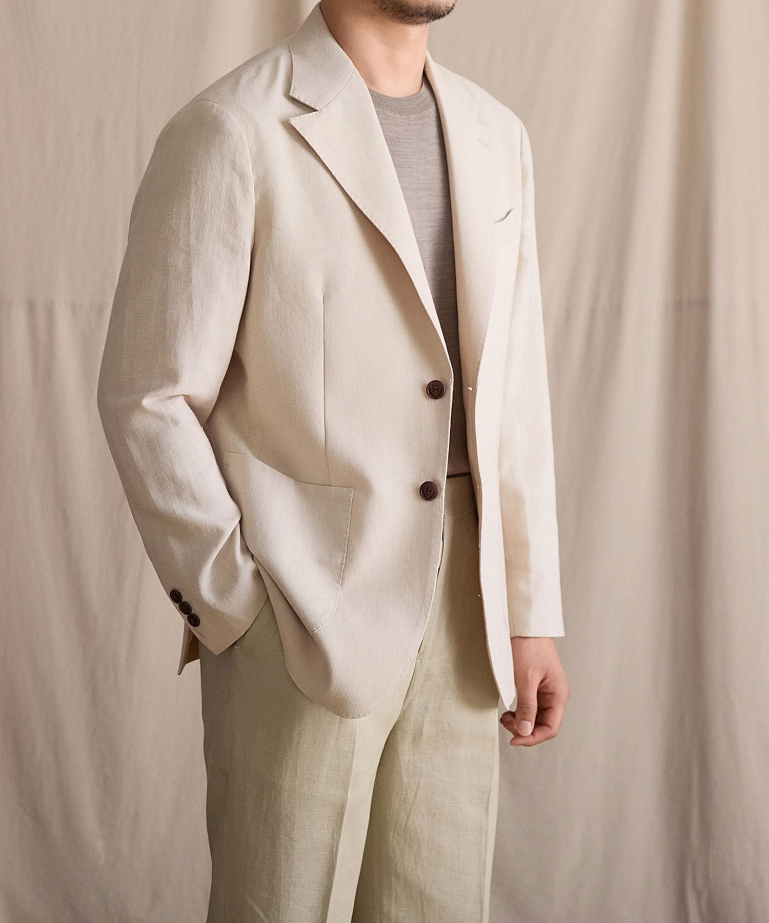 【NEW ITEM】スリムフィット シングルブレスト 2つボタン リネン 天然素材 ノッチドラペル パッチポケット クラシック スタンダード 機能性抜群 シワになりにくい エレガント テーラード ジャケット