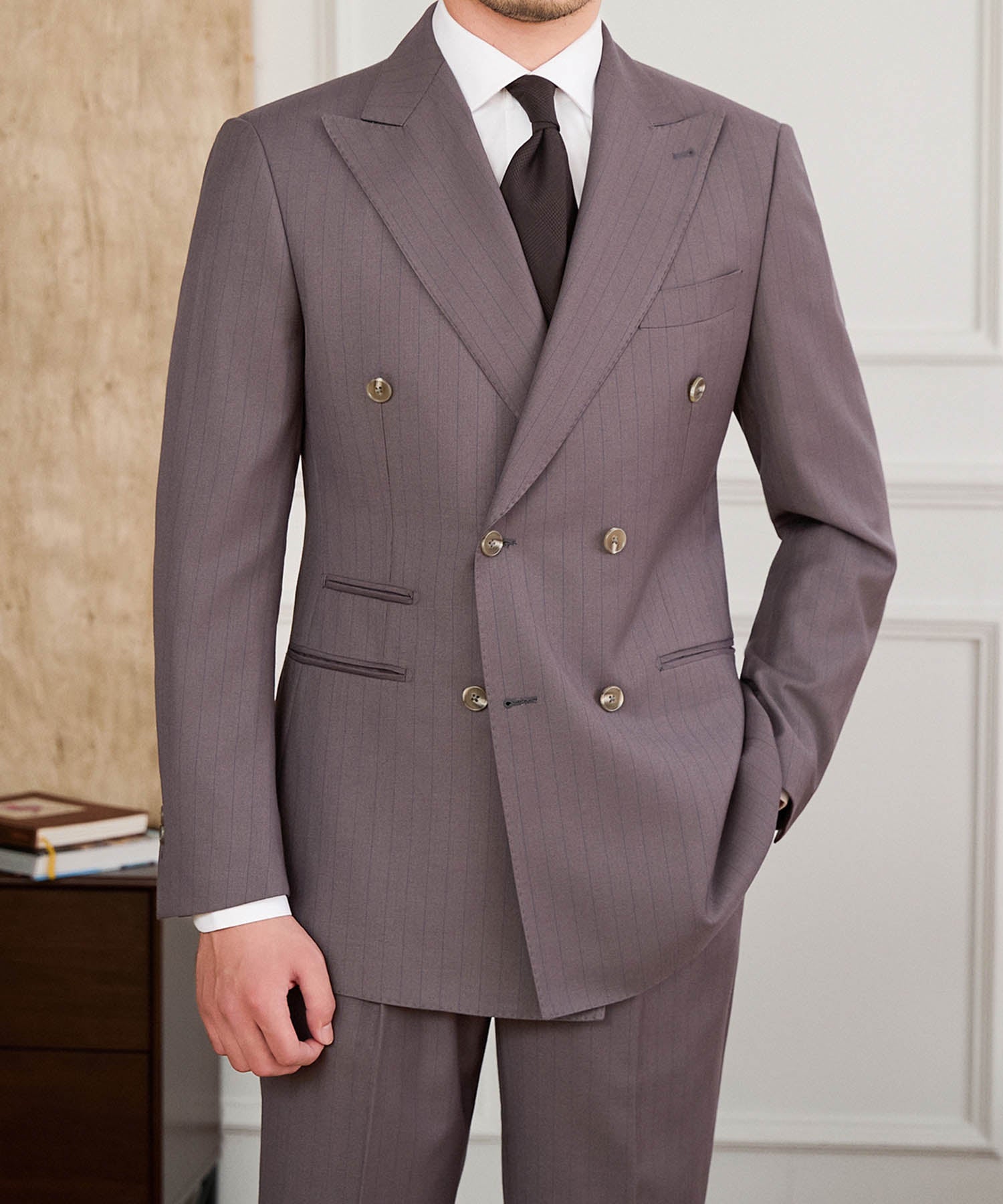 COMING SOON】スリムフィット ダブルブレスト 6つボタン ピークド