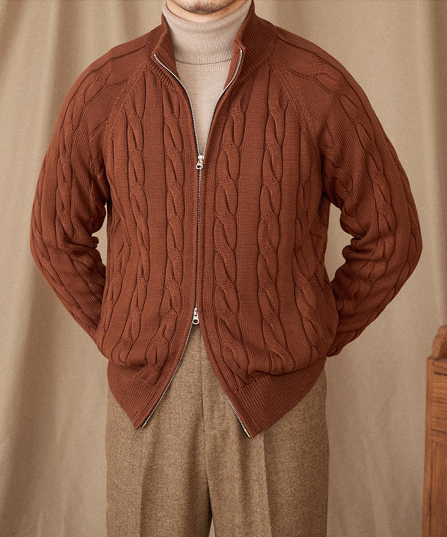 【NEW ITEM】スリムフィット 2WAY 機能性抜群 綿 天然素材 オープン ジップ ケーブル編み シワになりにくい 清潔感 トップス リブ ニット セーター