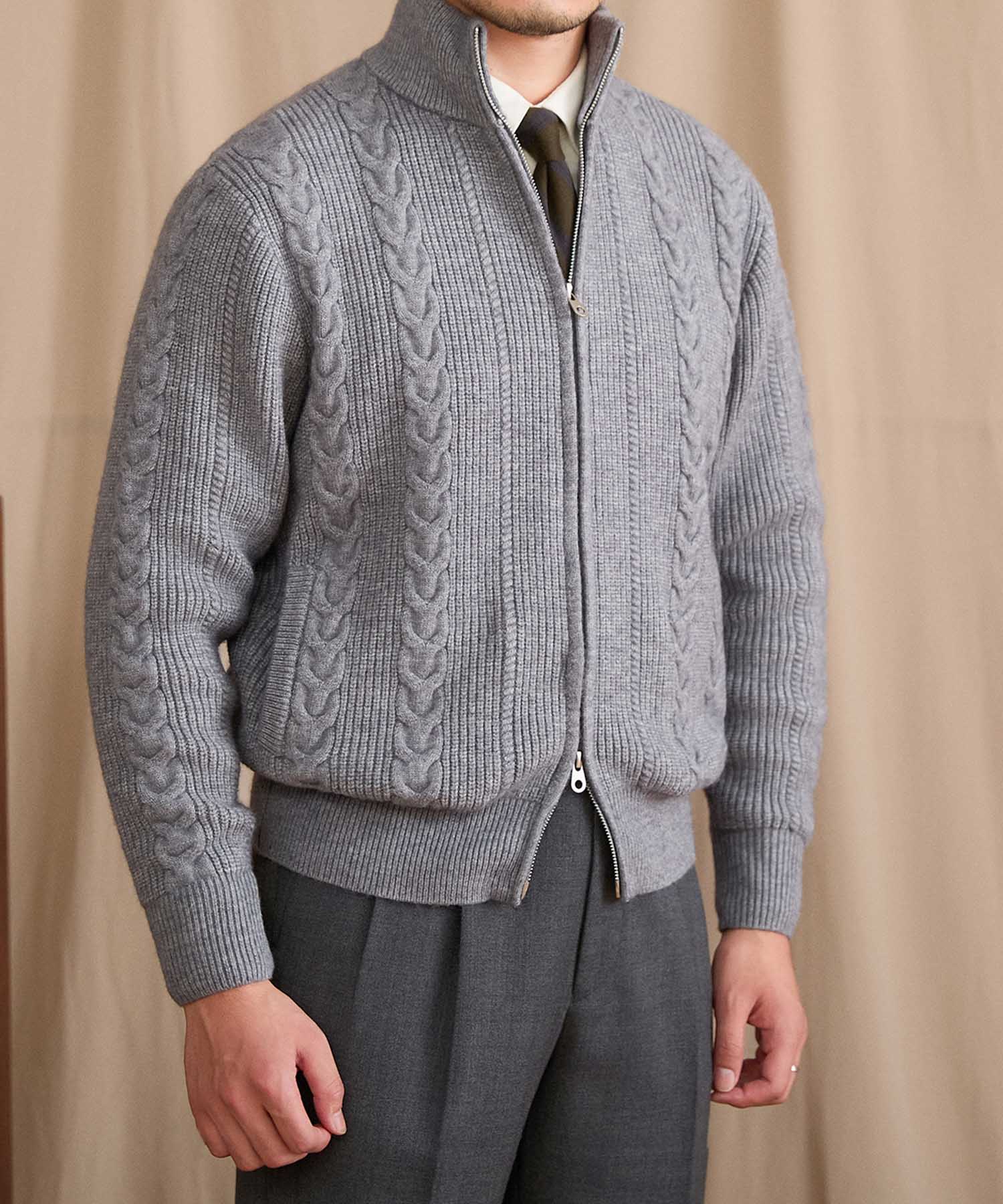 【COMING SOON】スリムフィット 2WAY 機能性抜群 オープン ジップ ケーブル編み シワになりにくい 清潔感 トップス リブ ニット セーター
