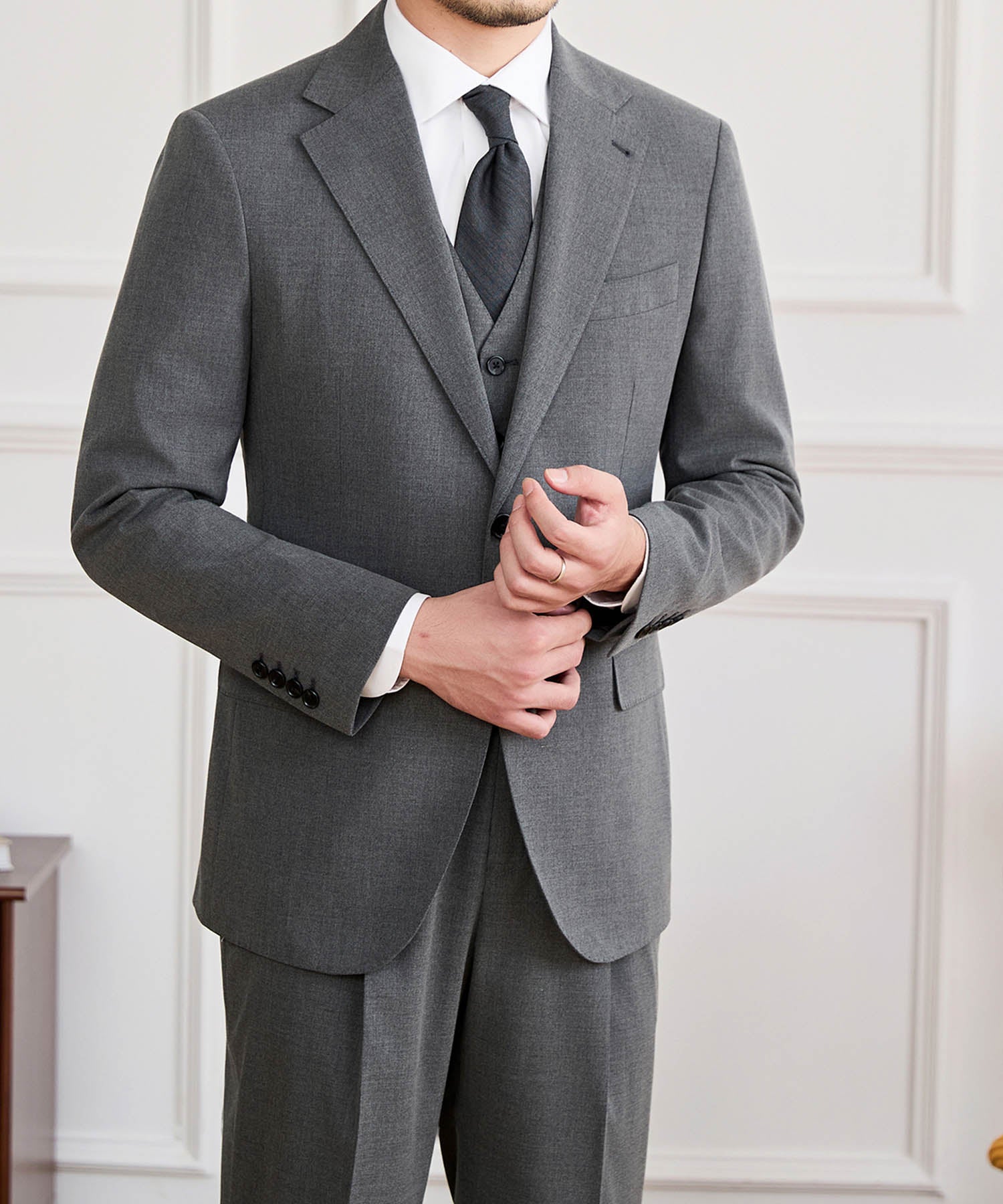 【NEW ITEM】スリムフィット シングルブレスト ノッチドラペル ベーシック スタンダード 機能性抜群 シワになりにくい エレガント スリーピース セットアップ