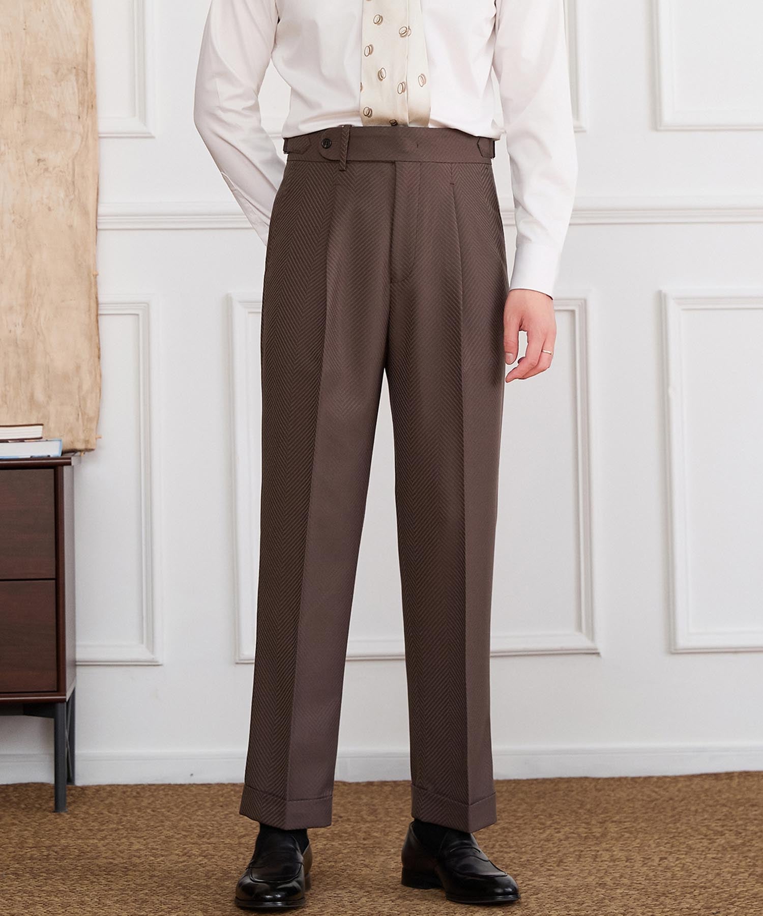 【NEW ITEM】スリムフィット 1つボタン ウエストサイドベルト サイズ調整可能 ヘリンボーン タック クリース クラシック シワになりにくい ダブル トラウザー パンツ スラックス ズボン