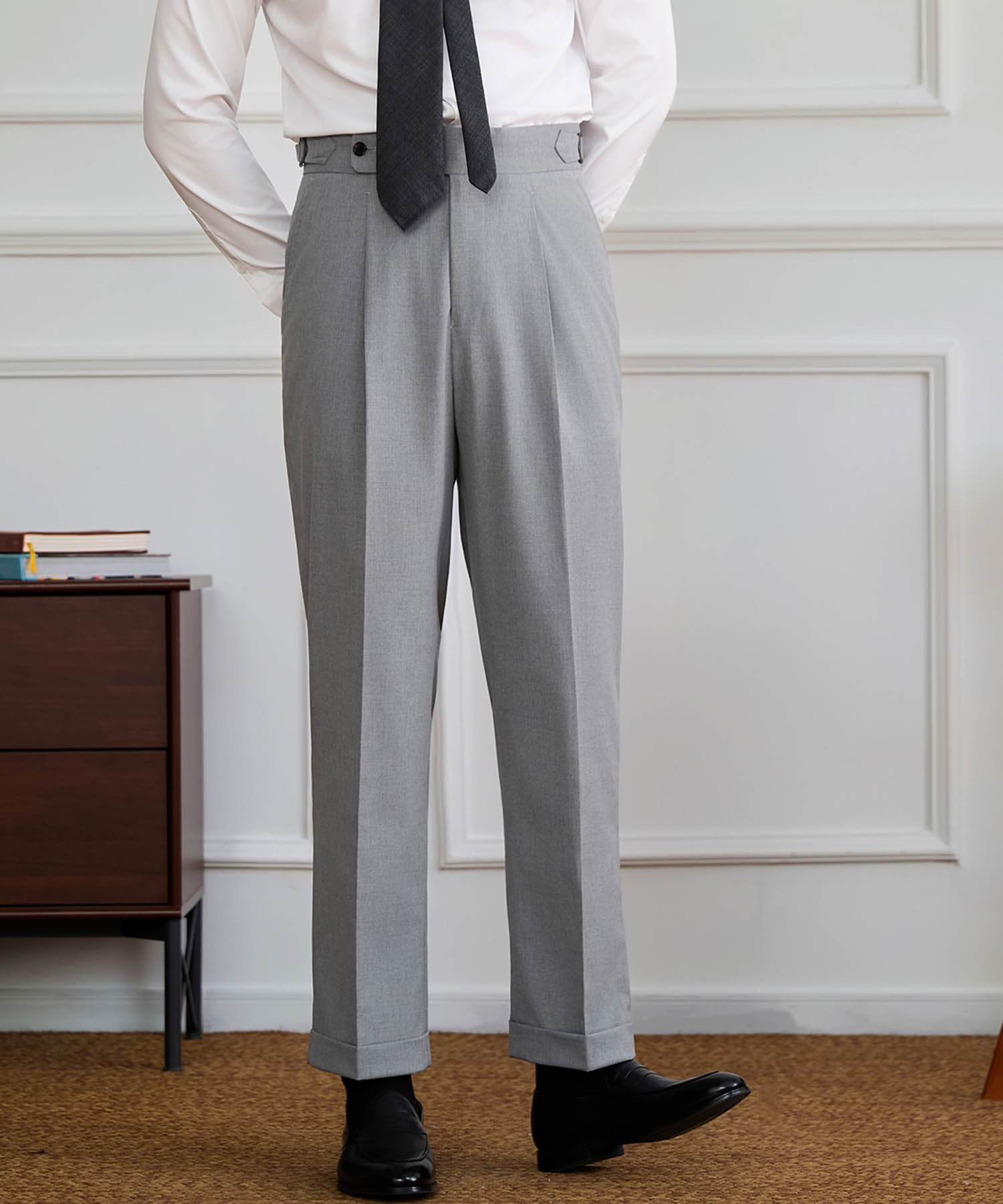 【NEW ITEM】スリムフィット 1つボタン ウエストサイドベルト ベルトレス サイズ調整可能 タック クリース シワになりにくい ダブル トラウザー パンツ スラックス ズボン