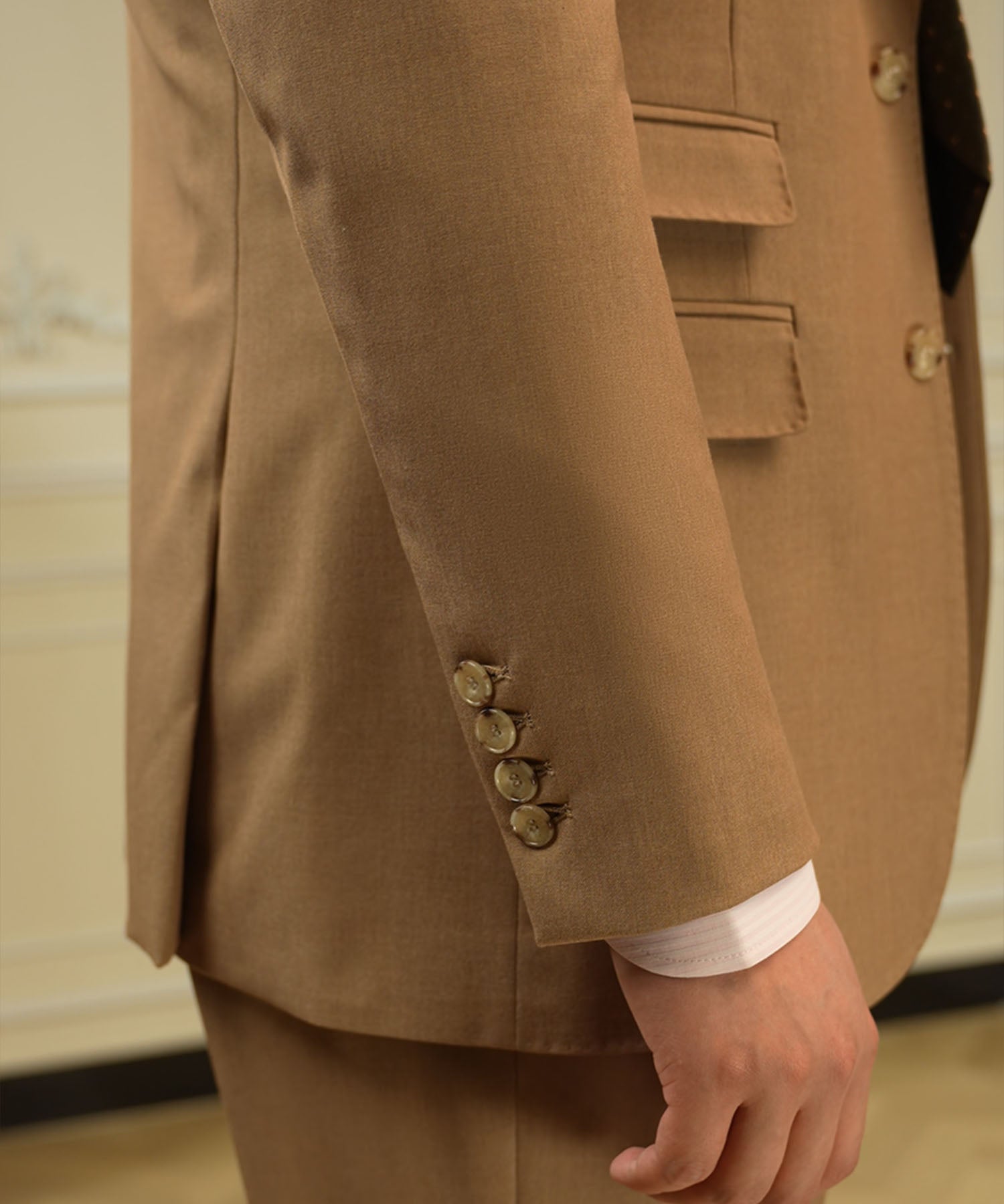 【NEW ITEM】スリムフィット シングルブレスト 2つボタン 無地 ワイドカラー フラップポケット チェンジポケット 機能性抜群 シワになりにくい ピークドラペル テーラード ジャケット