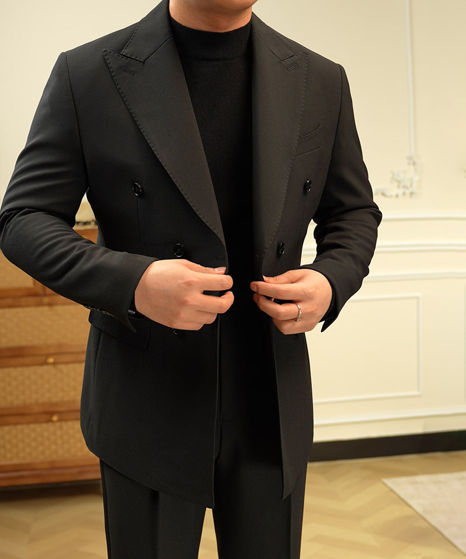 スリムフィット ダブルブレスト 6つボタン 無地 フラップポケット 機能