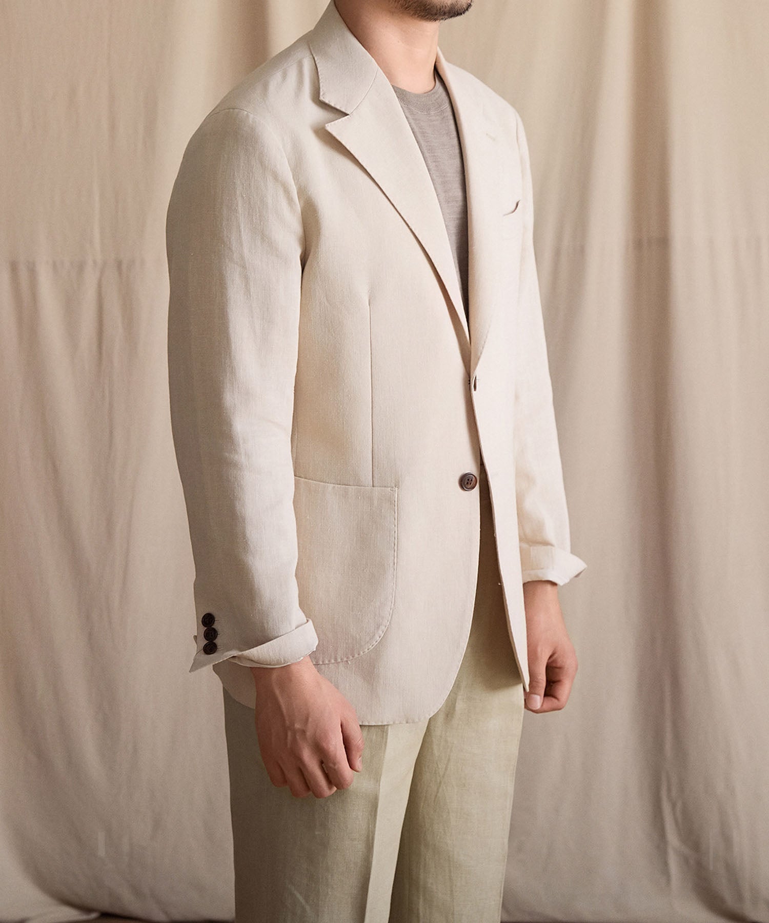【NEW ITEM】スリムフィット シングルブレスト 2つボタン リネン 天然素材 ノッチドラペル パッチポケット クラシック スタンダード 機能性抜群 シワになりにくい エレガント テーラード ジャケット