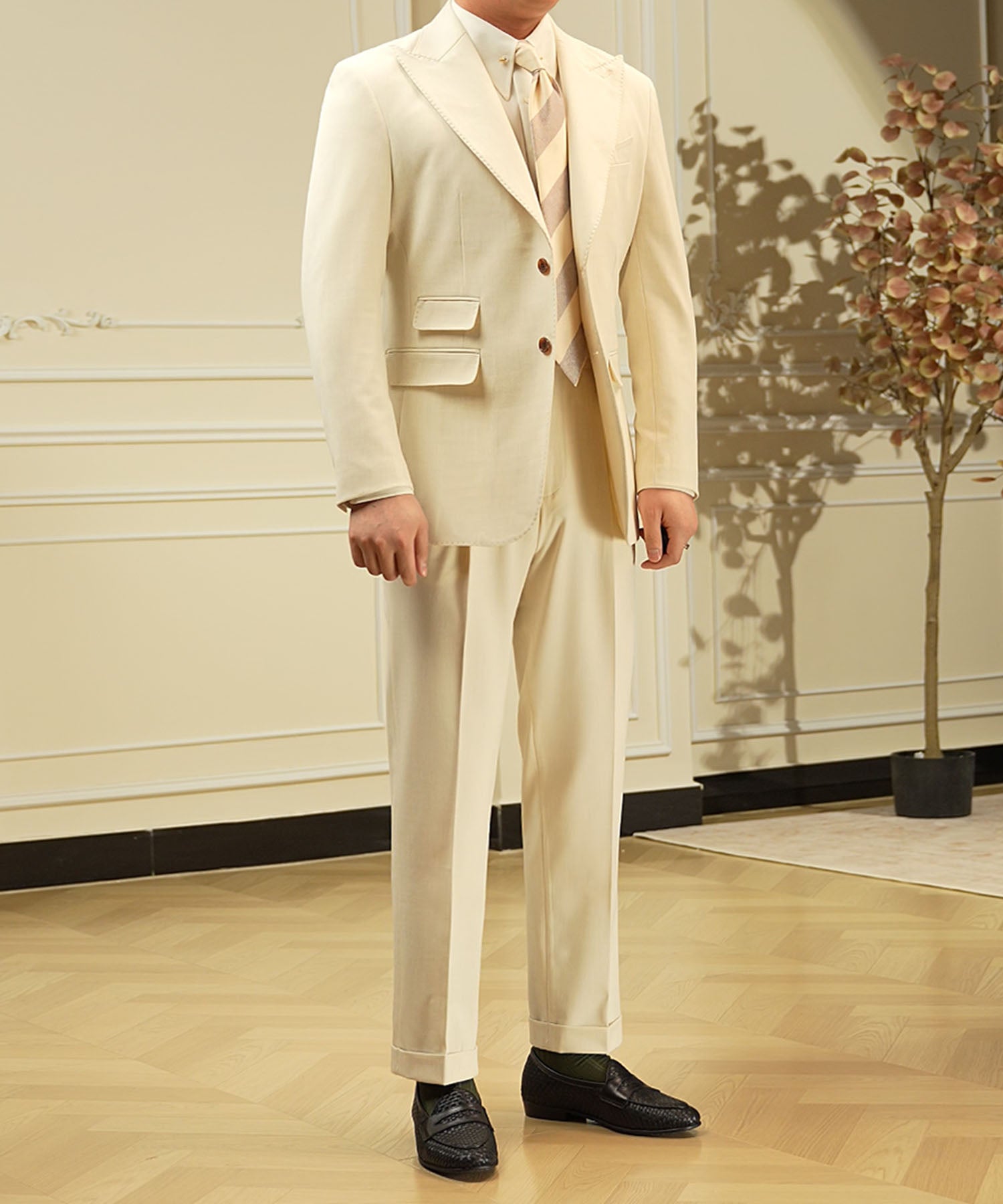 スリムフィット シングルブレスト ワイドカラー ピークドラペル 2つボタン チェンジポケット 機能性抜群 シワになりにくい クラシック エレガント セットアップ