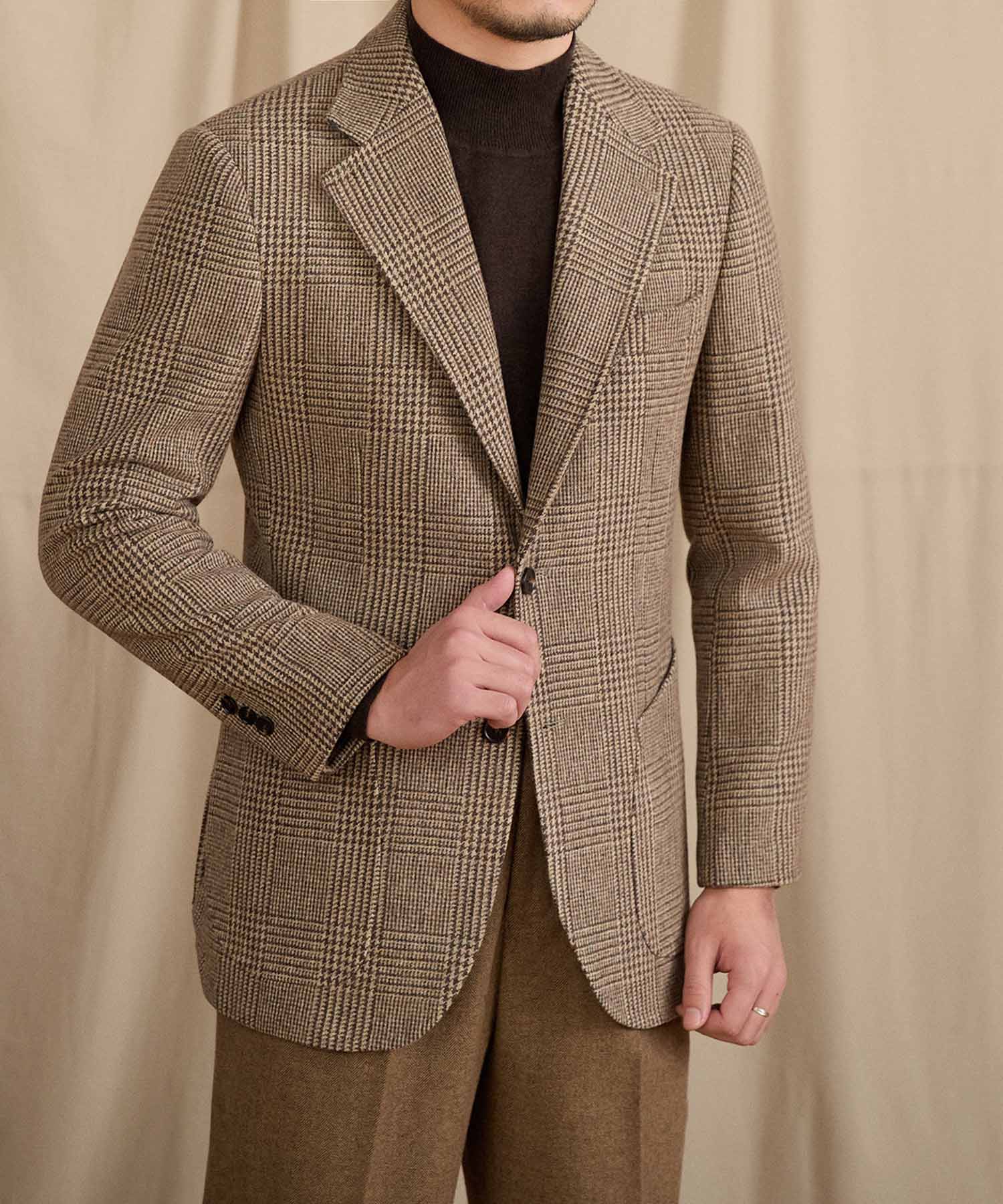 【NEW ITEM】スリムフィット ダブルブレスト 6つボタン ウール 天然素材 ピークドラペル 玉縁ポケット チェンジポケット ピンストライプ クラシック スタンダード 機能性抜群 シワになりにくい エレガント テーラード ジャケット