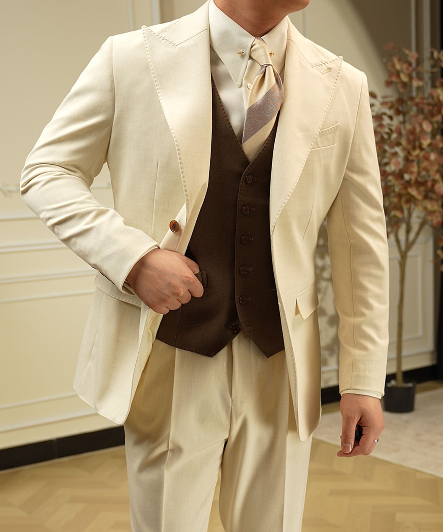 スリムフィット シングルブレスト ワイドカラー ピークドラペル 2つボタン チェンジポケット 機能性抜群 シワになりにくい クラシック エレガント セットアップ