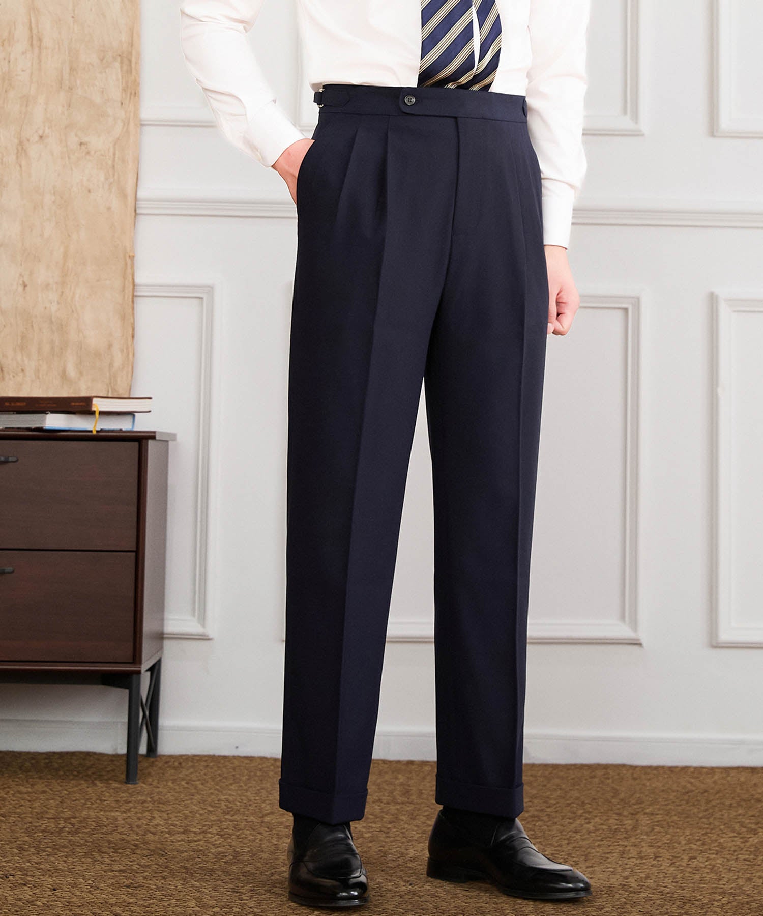 【NEW ITEM】スリムフィット 1つボタン ウエストサイドベルト サイズ調整可能 ウール 異素材 クラシック ツータック クリース シワになりにくい ダブル トラウザー パンツ スラックス ズボン