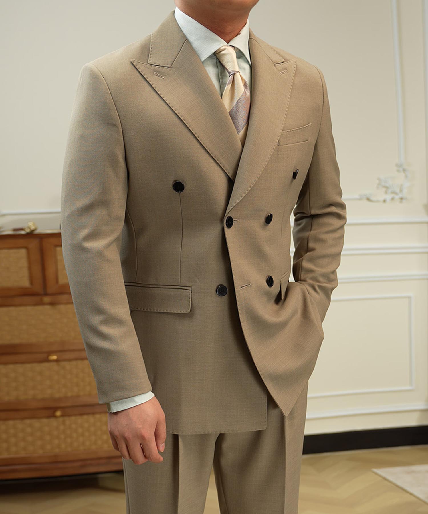 NEW ITEM】スリムフィット ダブルブレスト 6つボタン 無地