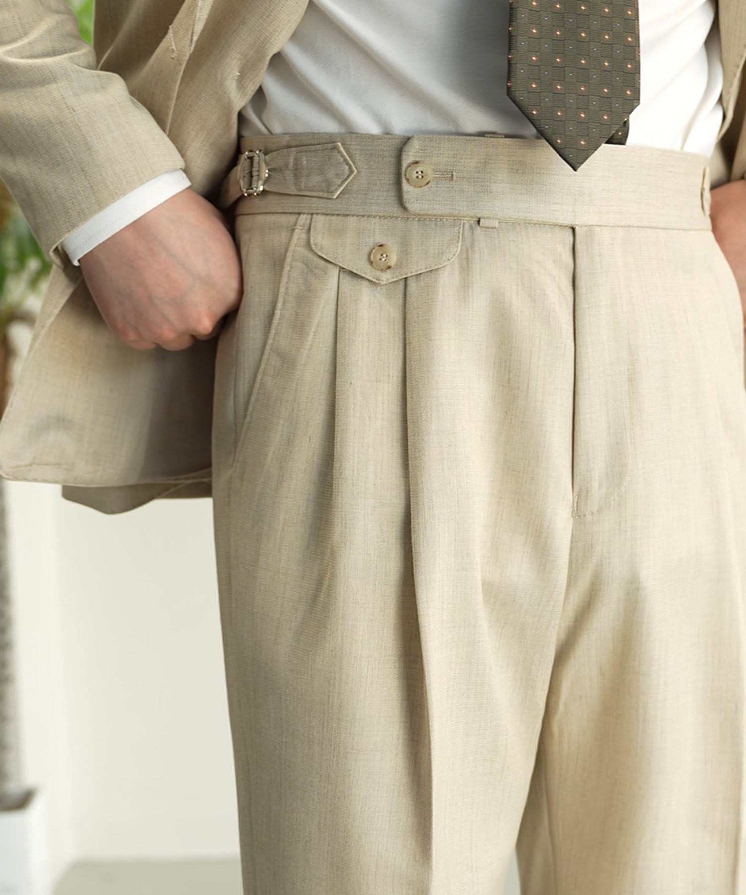 スリムフィット 2つボタン ウエストサイドベルト サイドアジャスター Dカン サイズ調整可能 ツータック クリース シワになりにくい ダブル トラウザー パンツ スラックス ズボン