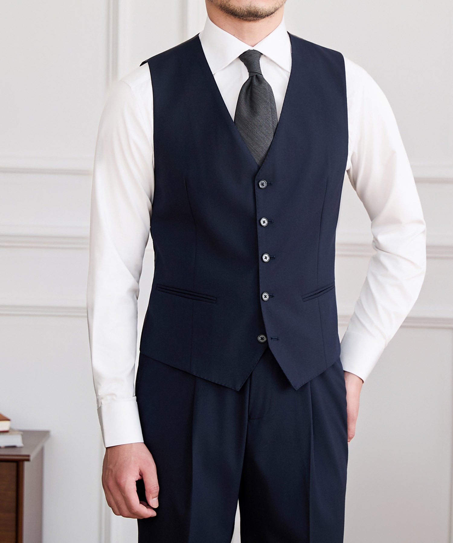 【NEW ITEM】スリムフィット シングルブレスト 5つボタン 玉縁ポケット 機能性抜群 シワになりにくい クラシック スタンダード ジレ ベスト