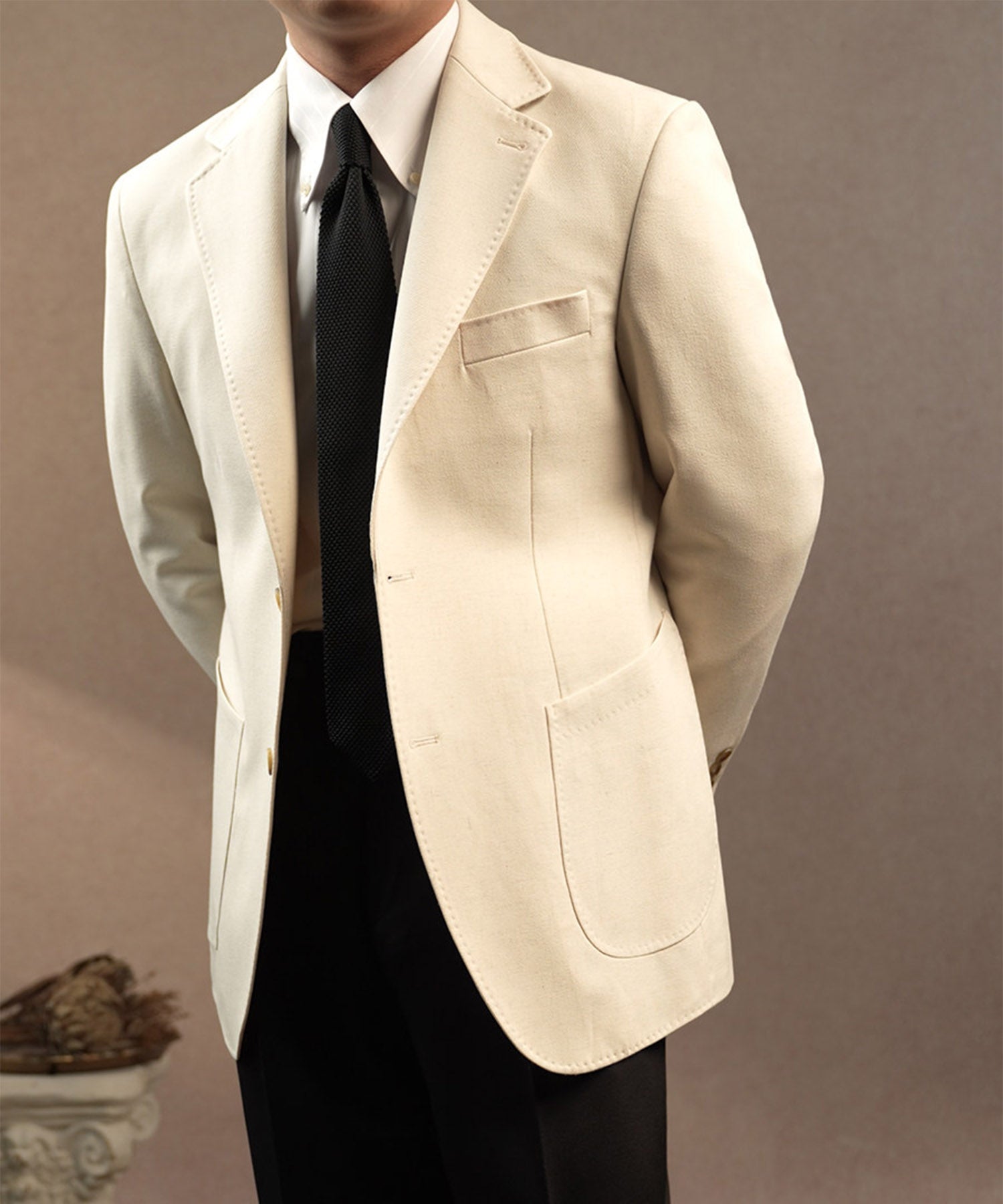 【NEW ITEM】スリムフィット シングルブレスト 2つボタン ノッチドラペル パッチポケット クラシック スタンダード 機能性抜群 シワになりにくい エレガント テーラード ジャケット