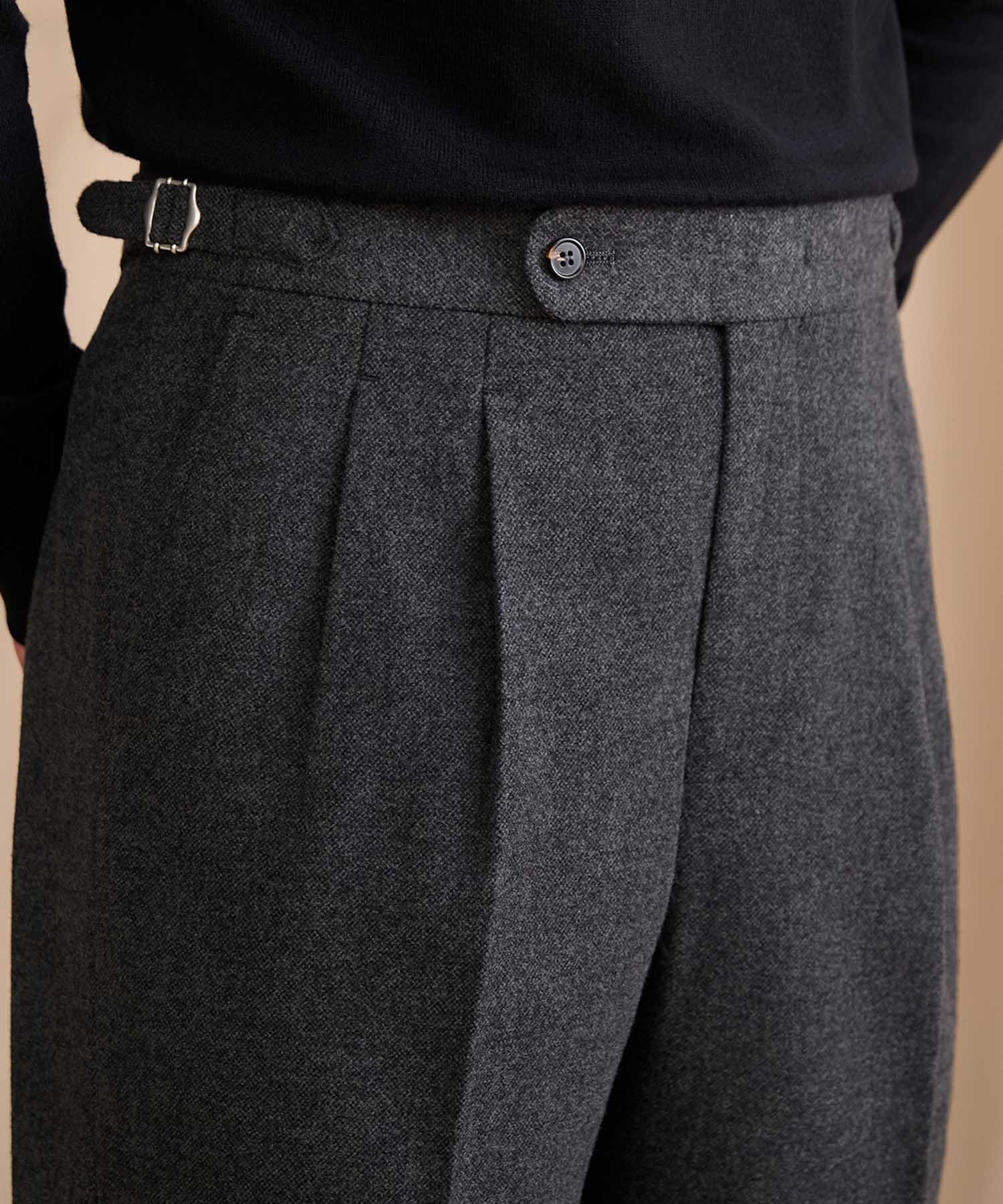 スリムフィット 1つボタン ウエストサイドベルト サイズ調整可能 ウール 保温性抜群 ツータック クリース シワになりにくい ダブル トラウザー パンツ スラックス ズボン