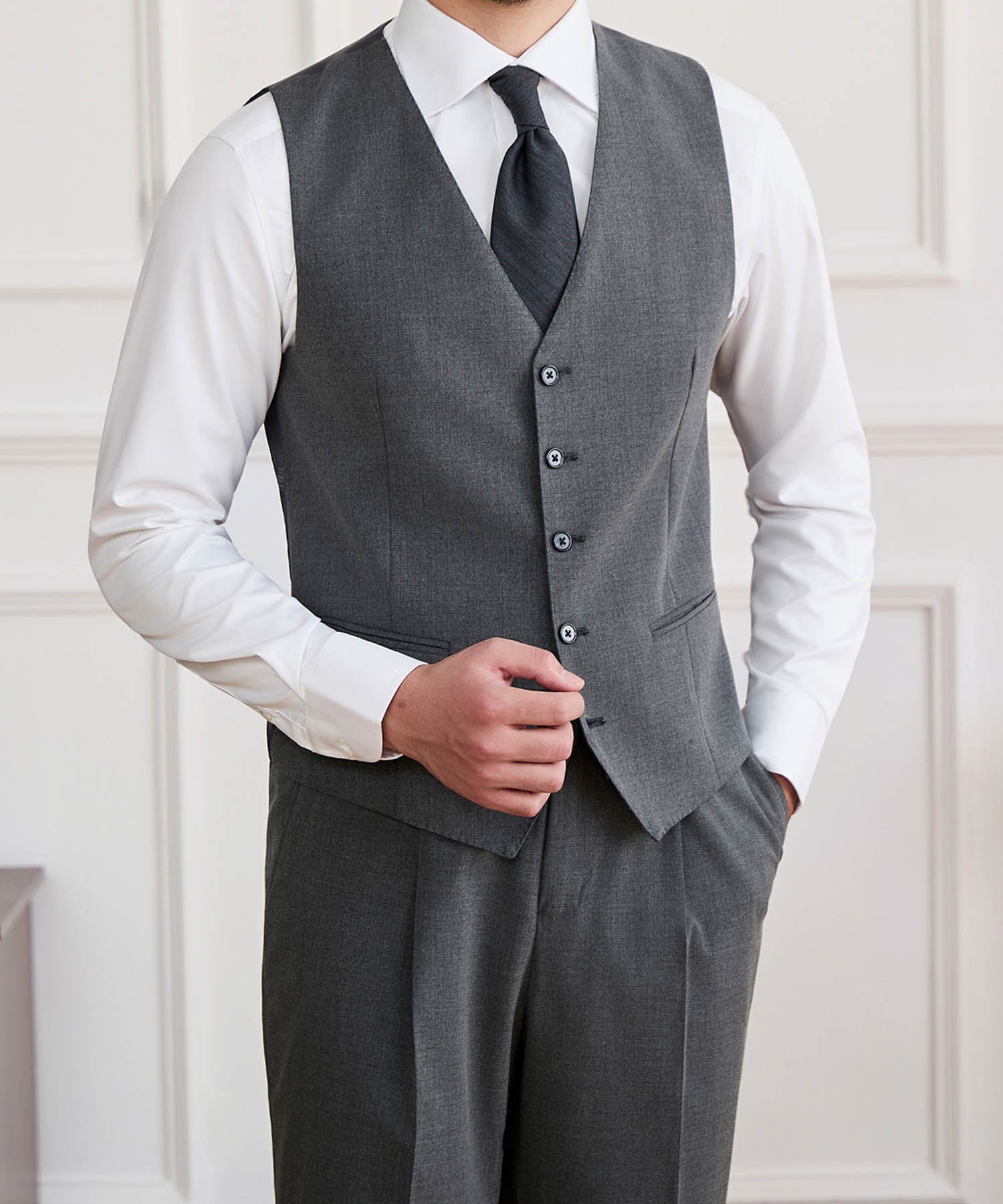 【NEW ITEM】スリムフィット シングルブレスト 5つボタン 玉縁ポケット 機能性抜群 シワになりにくい クラシック スタンダード ジレ ベスト