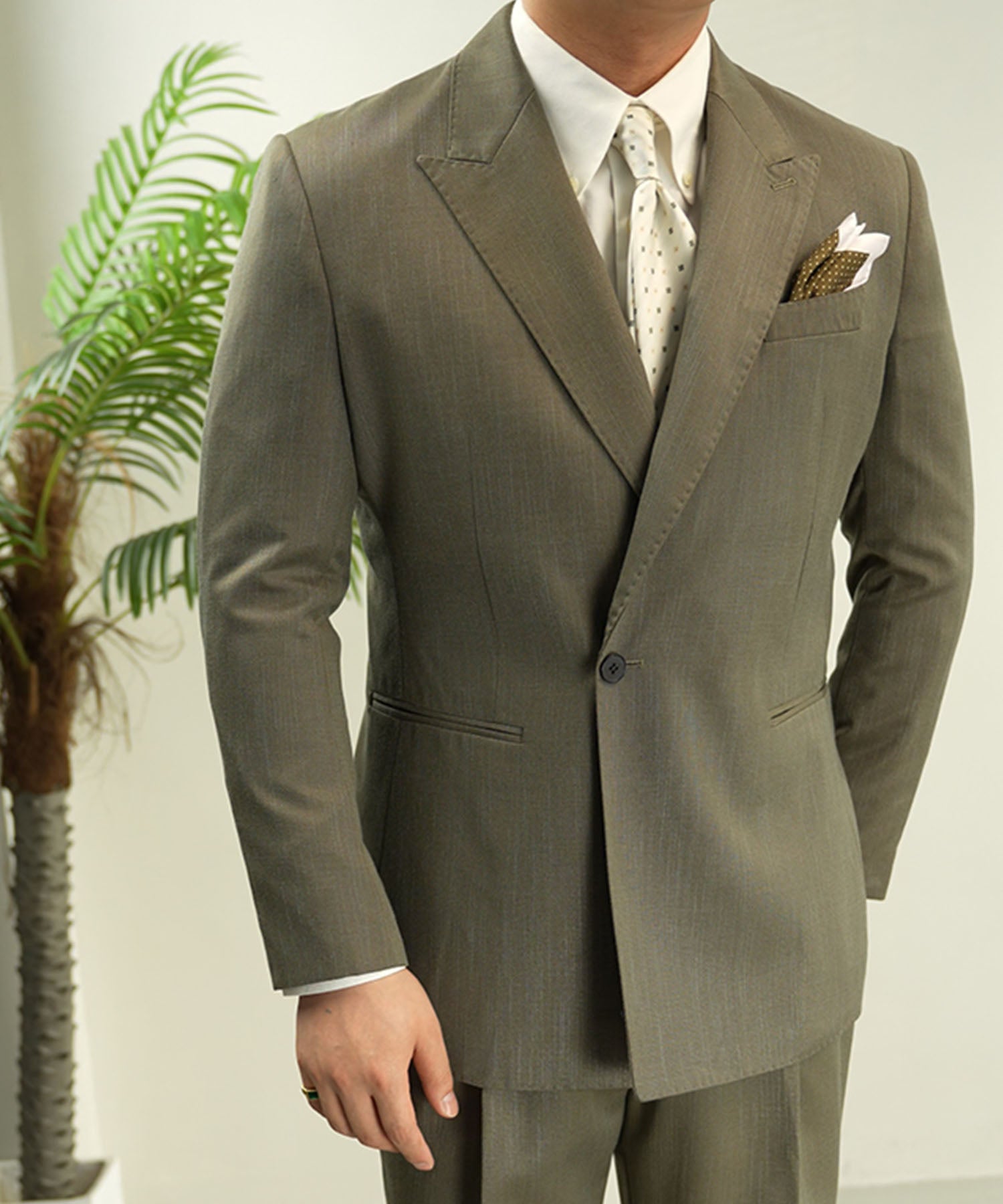 スリムフィット ダブルブレスト 変則 ピークドラペル 1つボタン