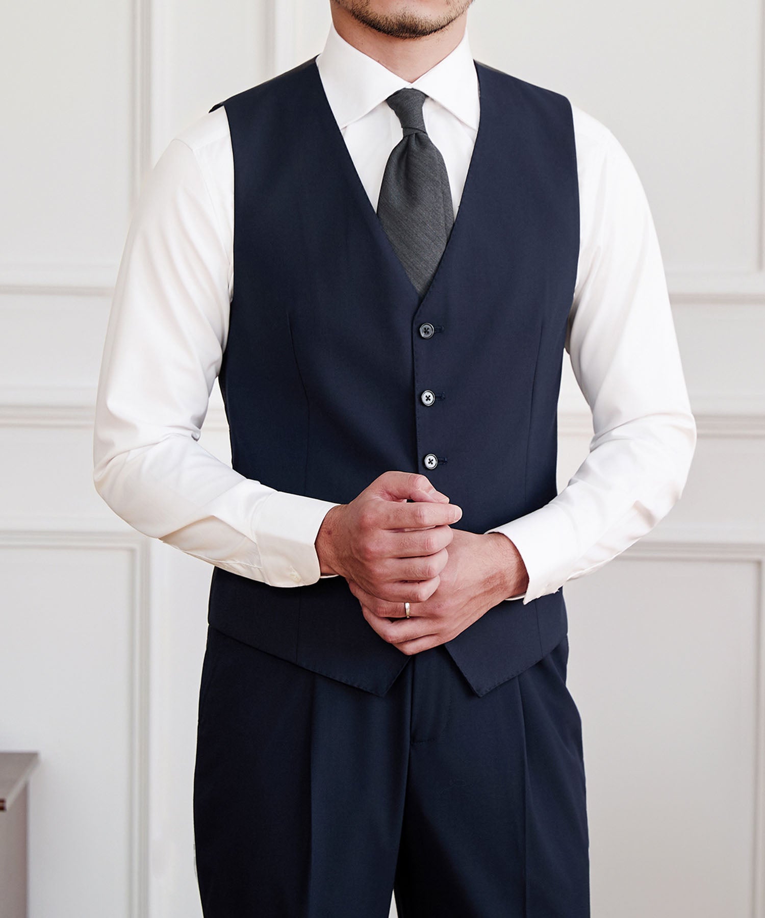 【NEW ITEM】スリムフィット シングルブレスト 5つボタン 玉縁ポケット 機能性抜群 シワになりにくい クラシック スタンダード ジレ ベスト