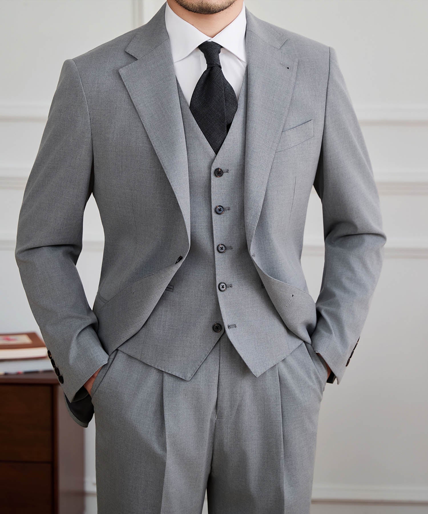 【NEW ITEM】スリムフィット シングルブレスト ノッチドラペル ベーシック スタンダード 機能性抜群 シワになりにくい エレガント スリーピース セットアップ