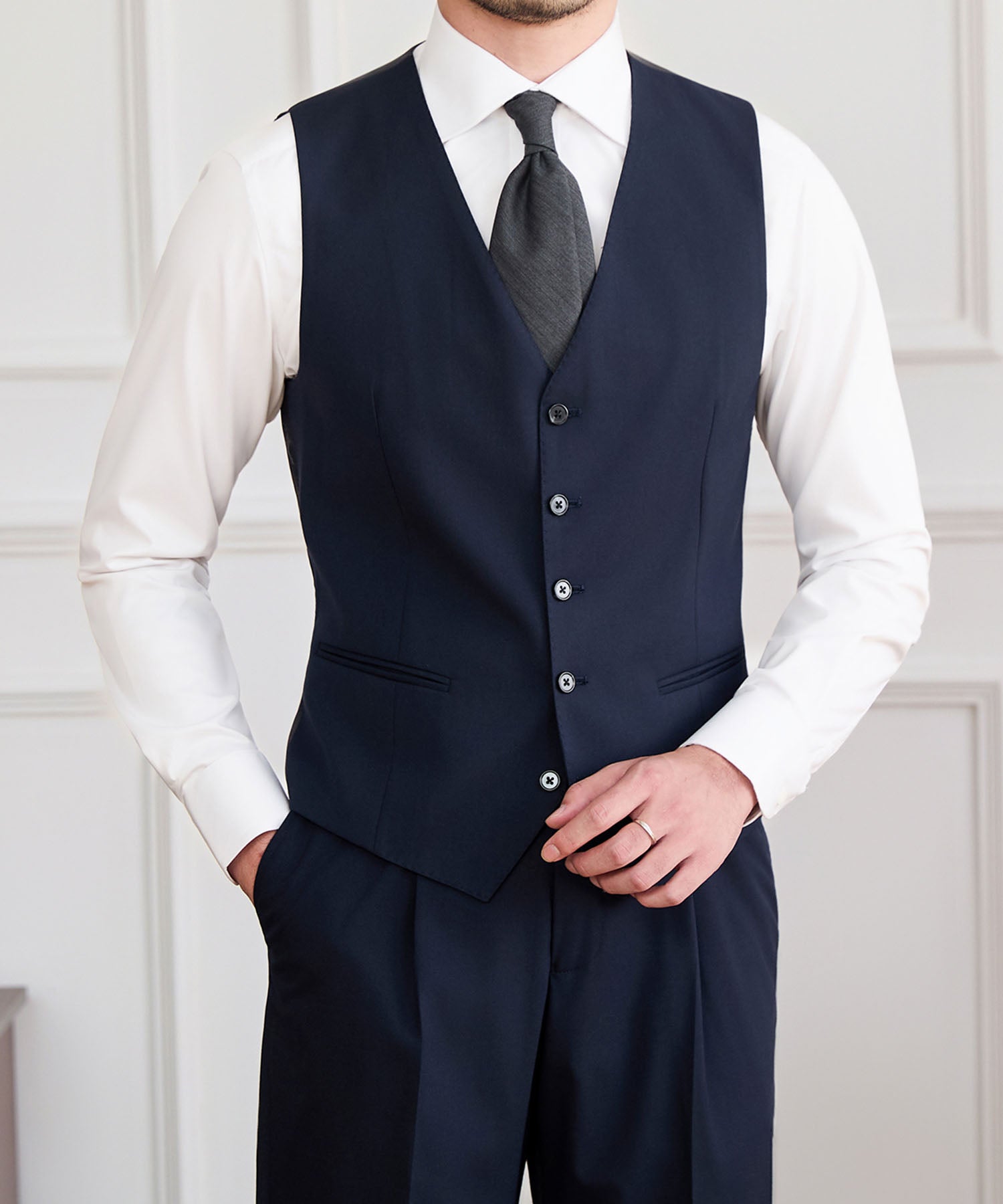 【NEW ITEM】スリムフィット シングルブレスト 5つボタン 玉縁ポケット 機能性抜群 シワになりにくい クラシック スタンダード ジレ ベスト