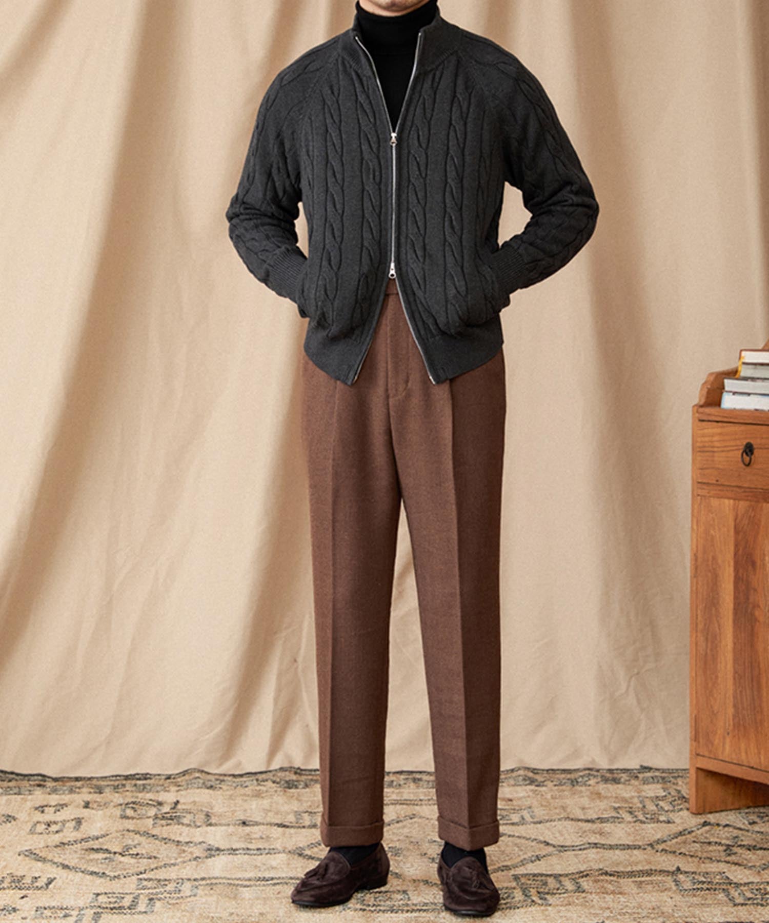 【NEW ITEM】スリムフィット 2WAY 機能性抜群 綿 天然素材 オープン ジップ ケーブル編み シワになりにくい 清潔感 トップス リブ ニット セーター