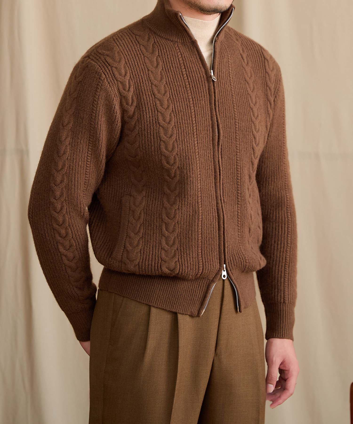 【COMING SOON】スリムフィット 2WAY 機能性抜群 オープン ジップ ケーブル編み シワになりにくい 清潔感 トップス リブ ニット セーター