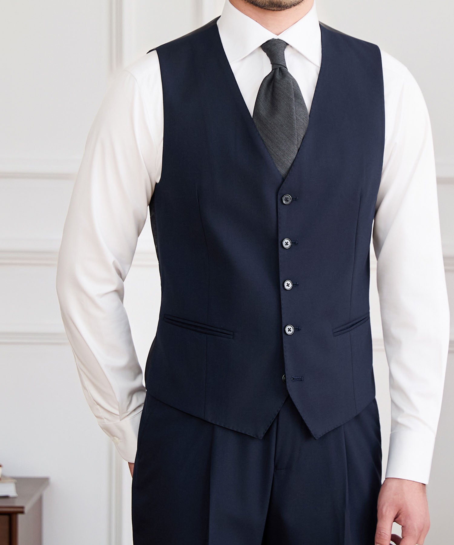 【NEW ITEM】スリムフィット シングルブレスト 5つボタン 玉縁ポケット 機能性抜群 シワになりにくい クラシック スタンダード ジレ ベスト