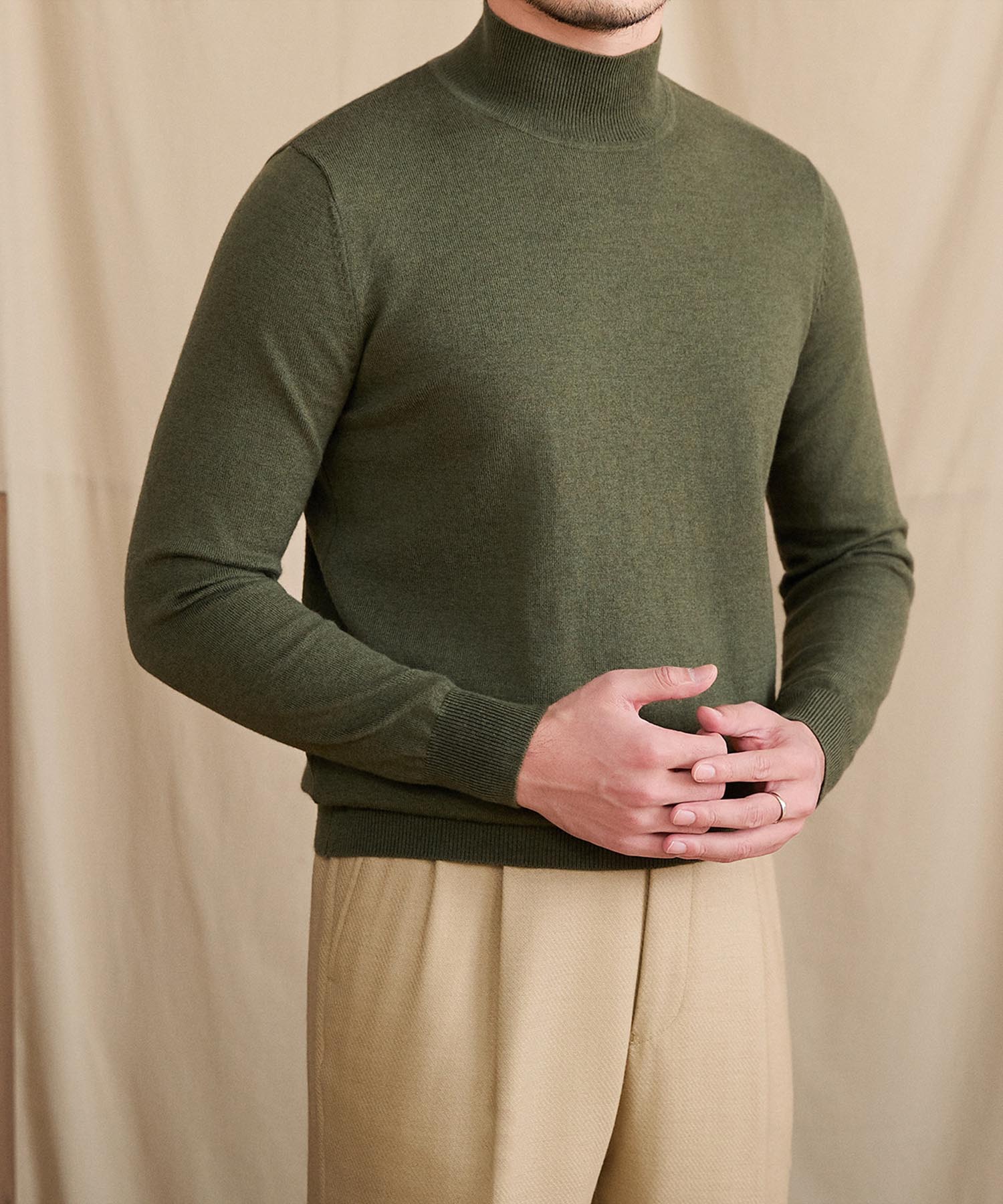 【NEW ITEM】スリムフィット リブ ニット ウール 天然素材 ベーシック 機能性抜群 シワになりにくい モックネック ハイネック ロングスリーブ ニット セーター