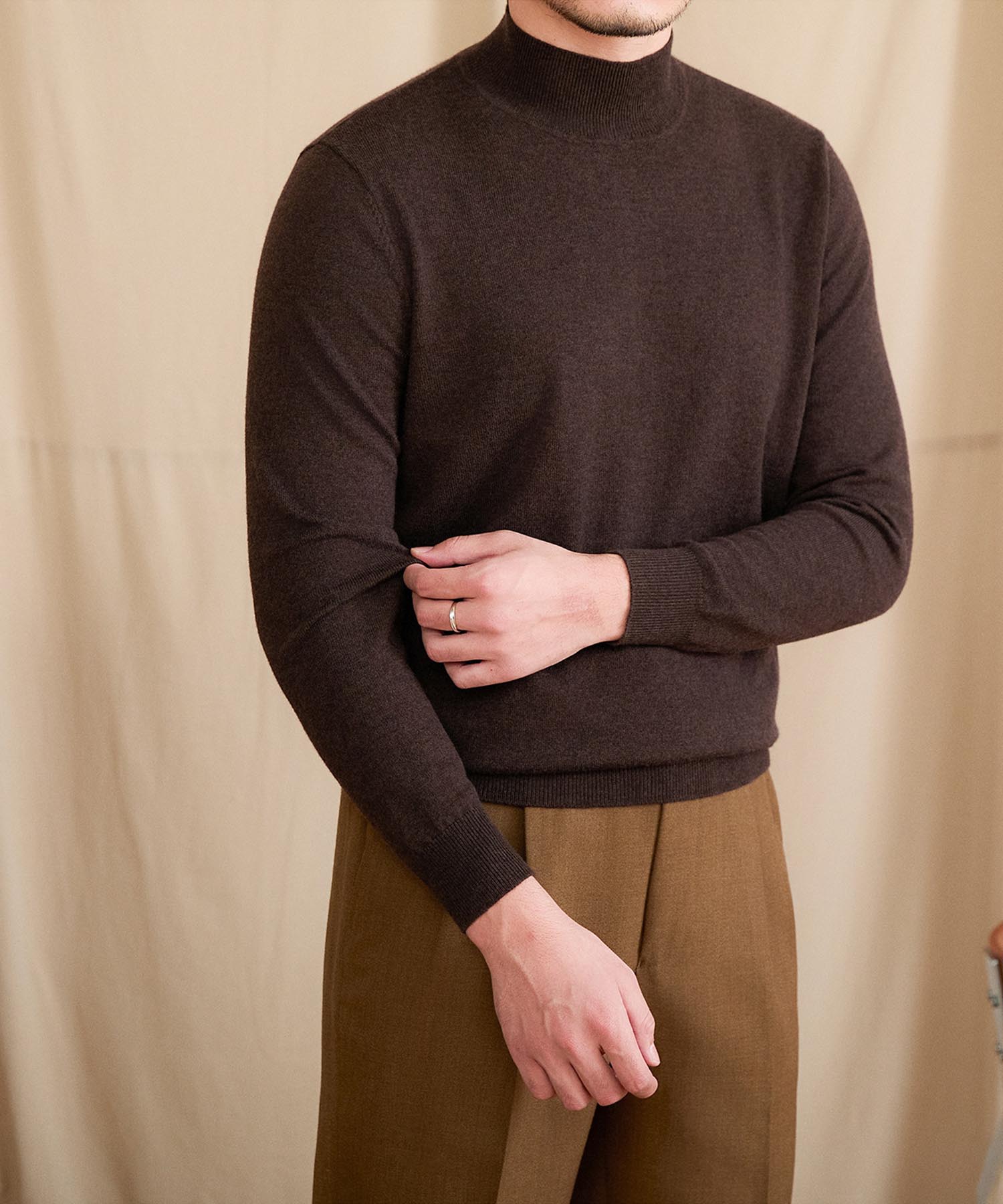 【NEW ITEM】スリムフィット リブ ニット ウール 天然素材 ベーシック 機能性抜群 シワになりにくい モックネック ハイネック ロングスリーブ ニット セーター