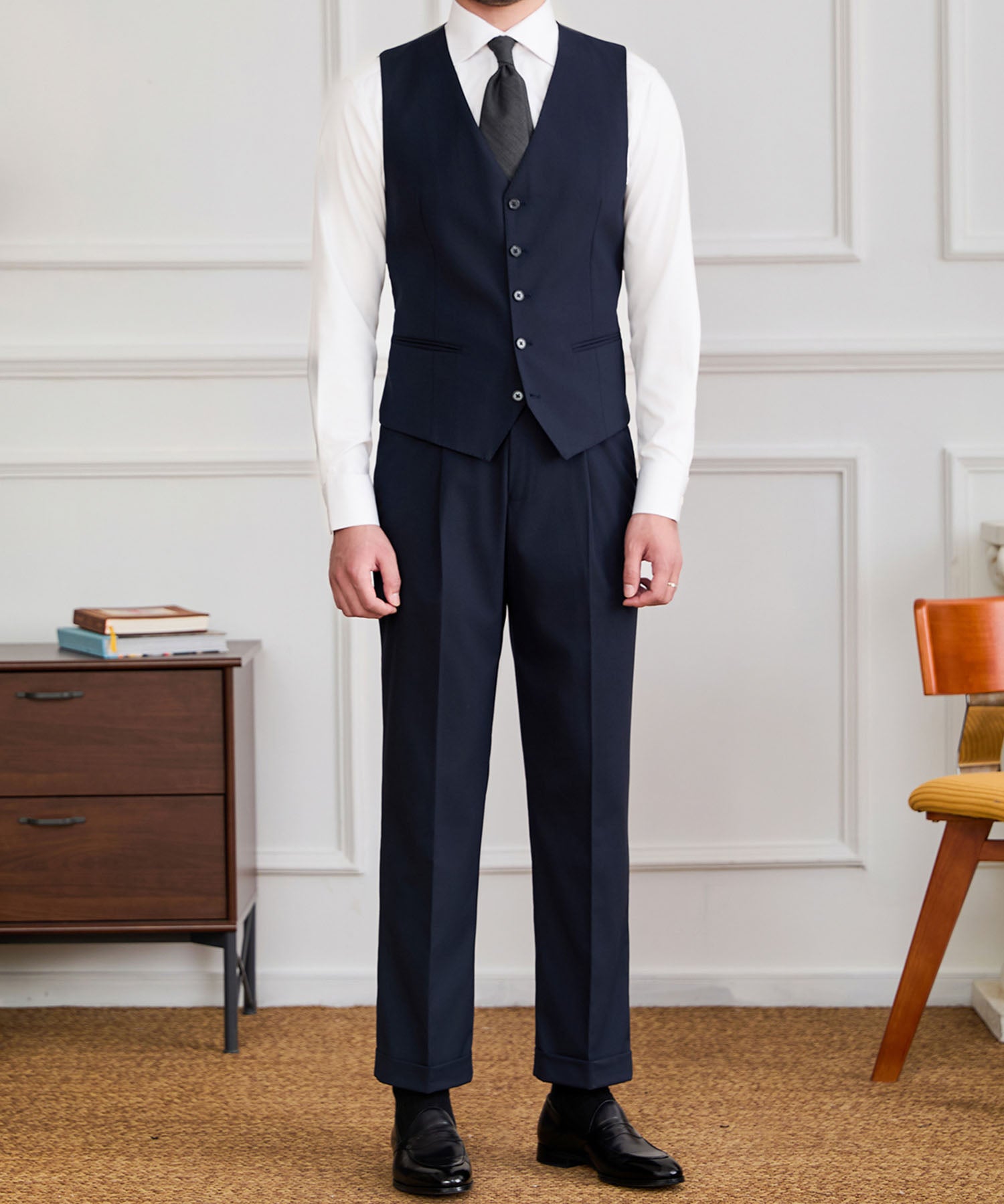 【NEW ITEM】スリムフィット シングルブレスト 5つボタン 玉縁ポケット 機能性抜群 シワになりにくい クラシック スタンダード ジレ ベスト