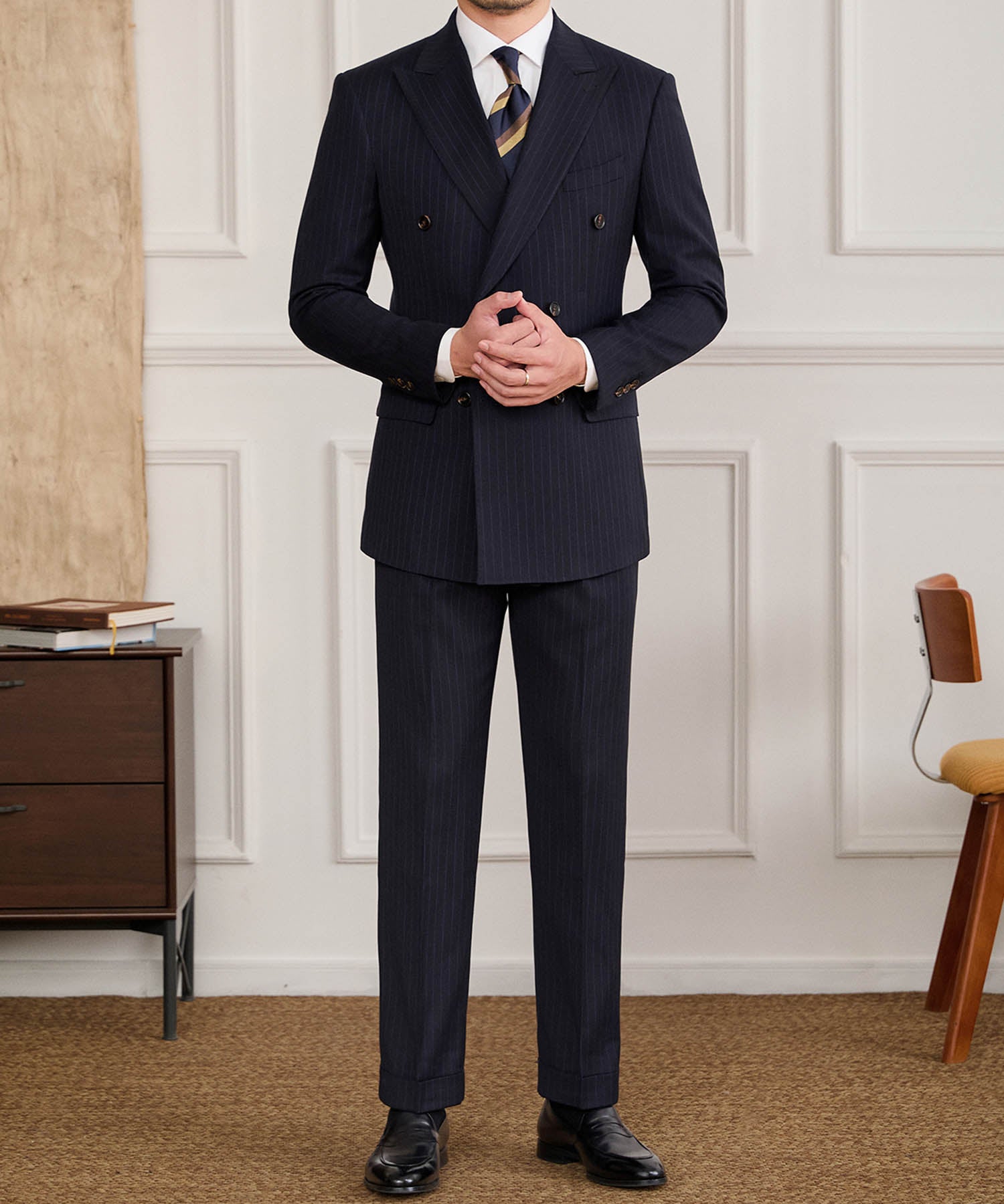 【NEW ITEM】スリムフィット ダブルブレスト 6つボタン ピークドラペル フラップポケット ピンストライプ クラシック スタンダード 機能性抜群 シワになりにくい エレガント セットアップ