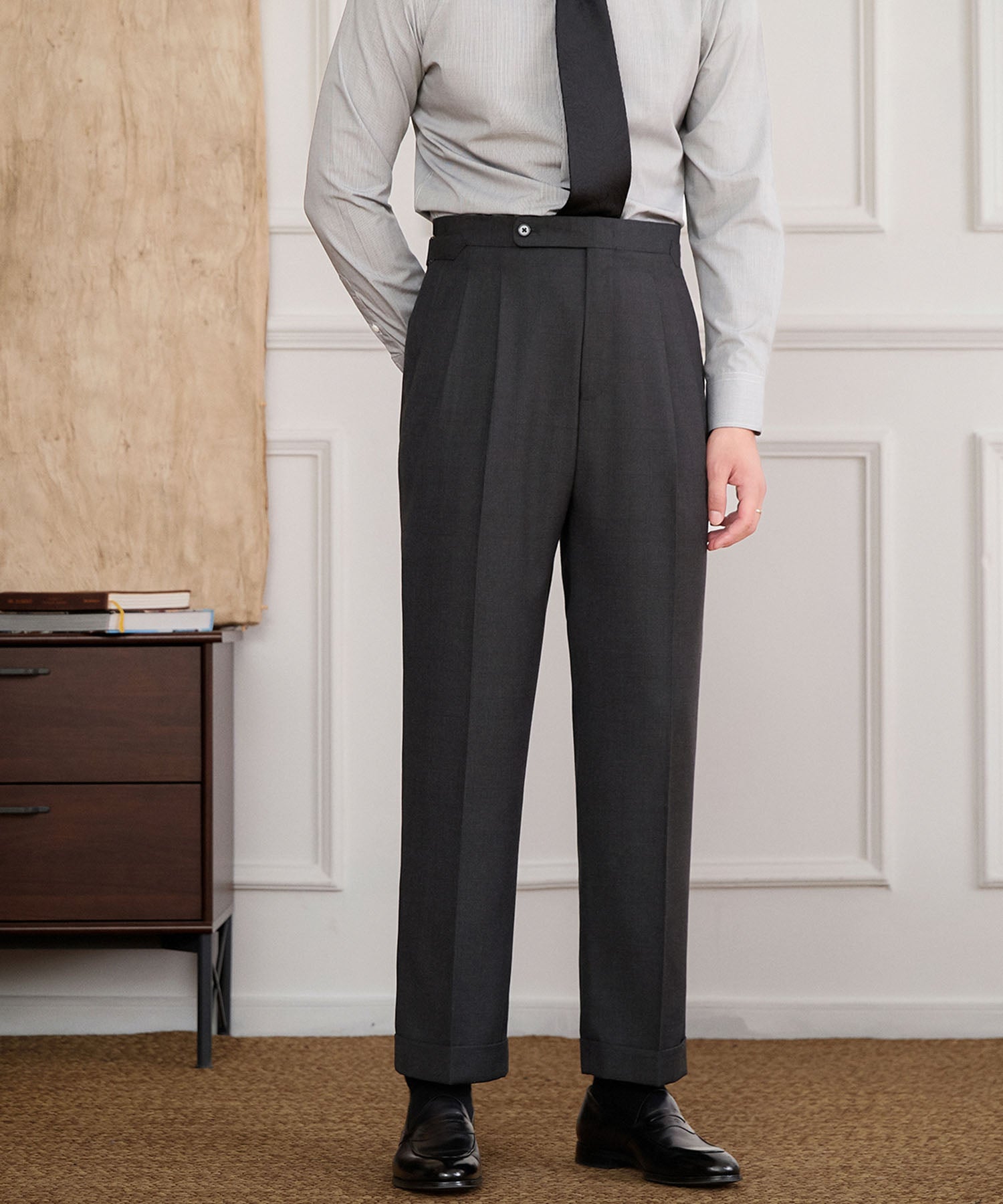 【NEW ITEM】スリムフィット 1つボタン ウエストサイドベルト サイズ調整可能 ハイウエスト タック クリース クラシック シワになりにくい ダブル トラウザー パンツ スラックス ズボン