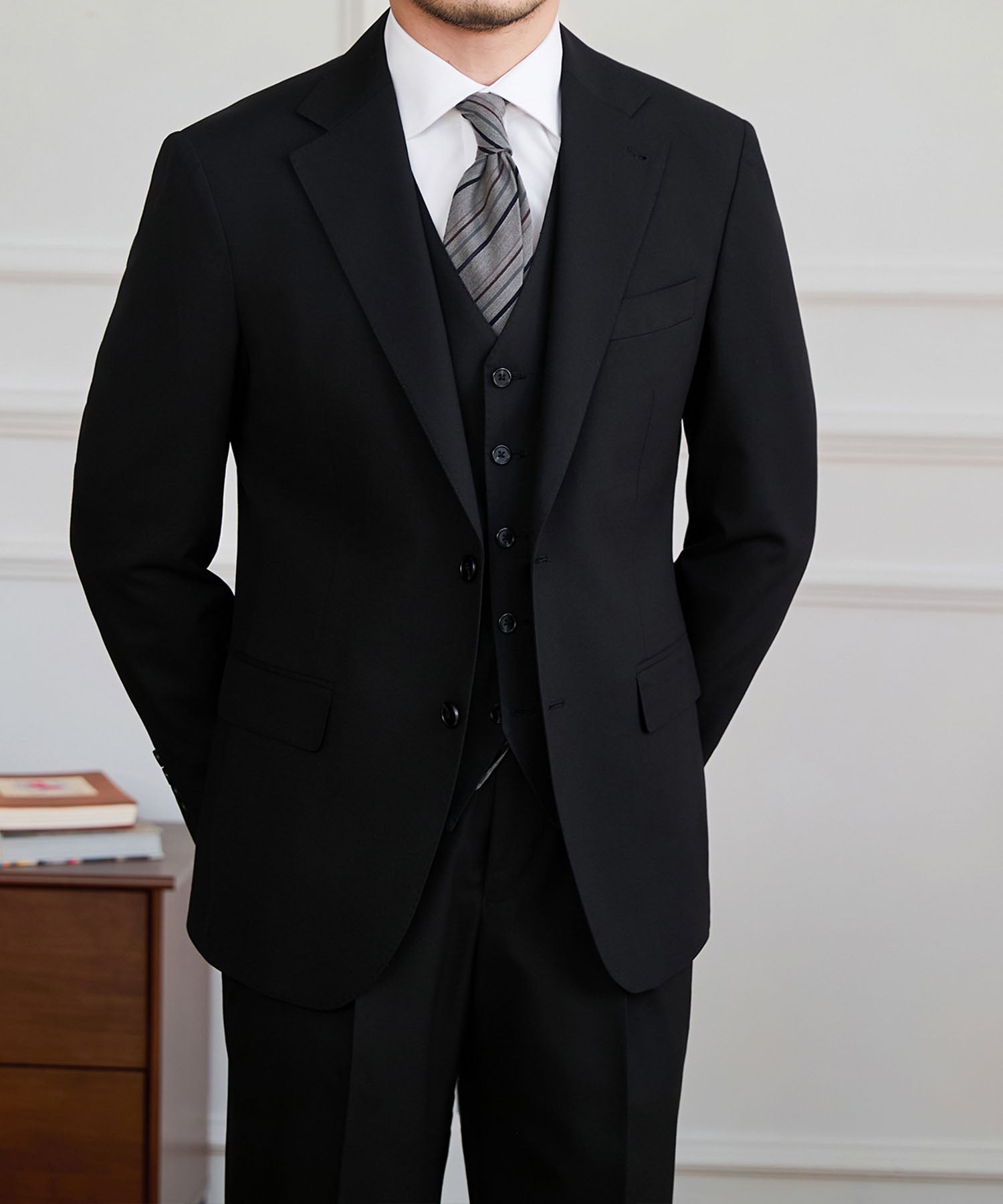 【NEW ITEM】スリムフィット シングルブレスト ノッチドラペル ベーシック スタンダード 機能性抜群 シワになりにくい エレガント スリーピース セットアップ