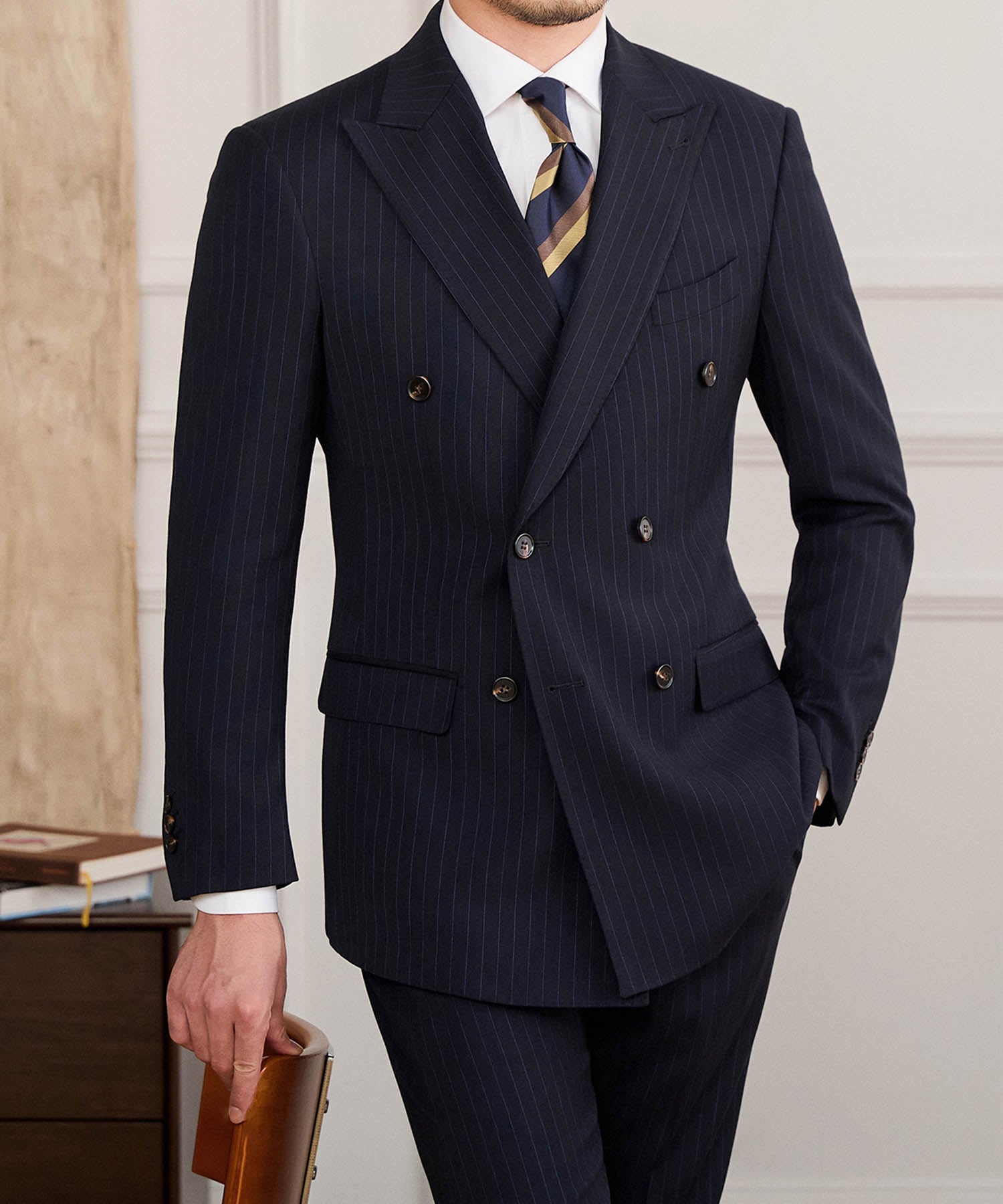 NEW ITEM】スリムフィット ダブルブレスト 6つボタン ピークドラペル