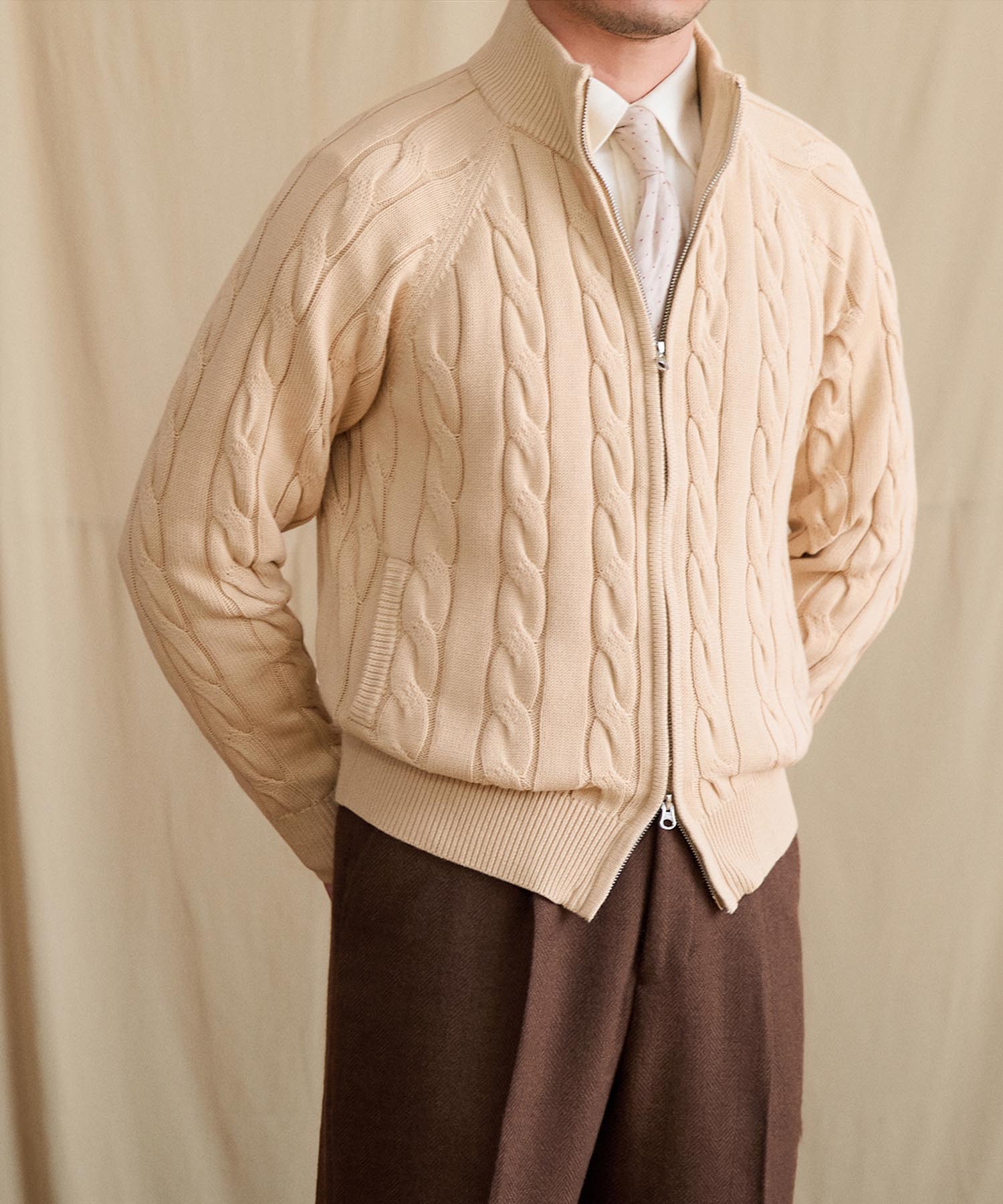 【NEW ITEM】スリムフィット 2WAY 機能性抜群 綿 天然素材 オープン ジップ ケーブル編み シワになりにくい 清潔感 トップス リブ ニット セーター