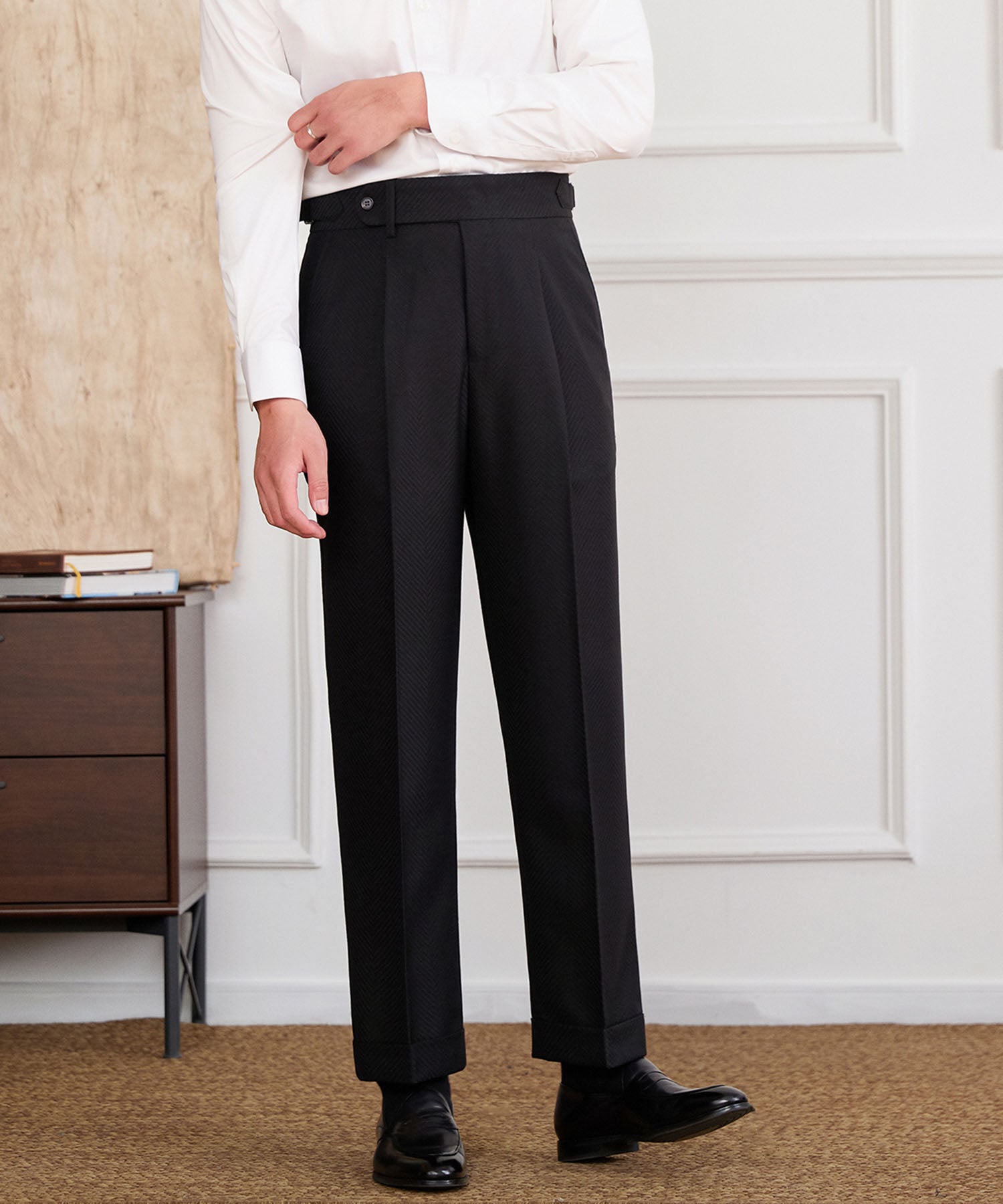 【NEW ITEM】スリムフィット 1つボタン ウエストサイドベルト サイズ調整可能 ヘリンボーン タック クリース クラシック シワになりにくい ダブル トラウザー パンツ スラックス ズボン