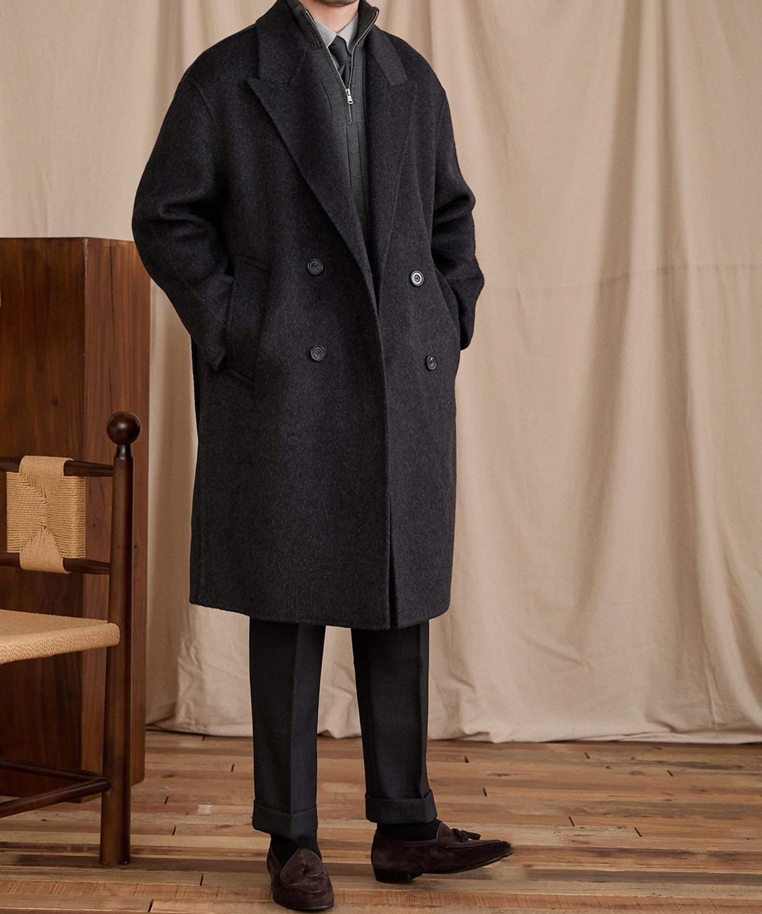 【NEW ITEM】レギュラーフィット ダブルブレスト 4つボタン ウール 天然素材 機能性抜群 防風性 シワになりにくい クラシック アウター ロング コート