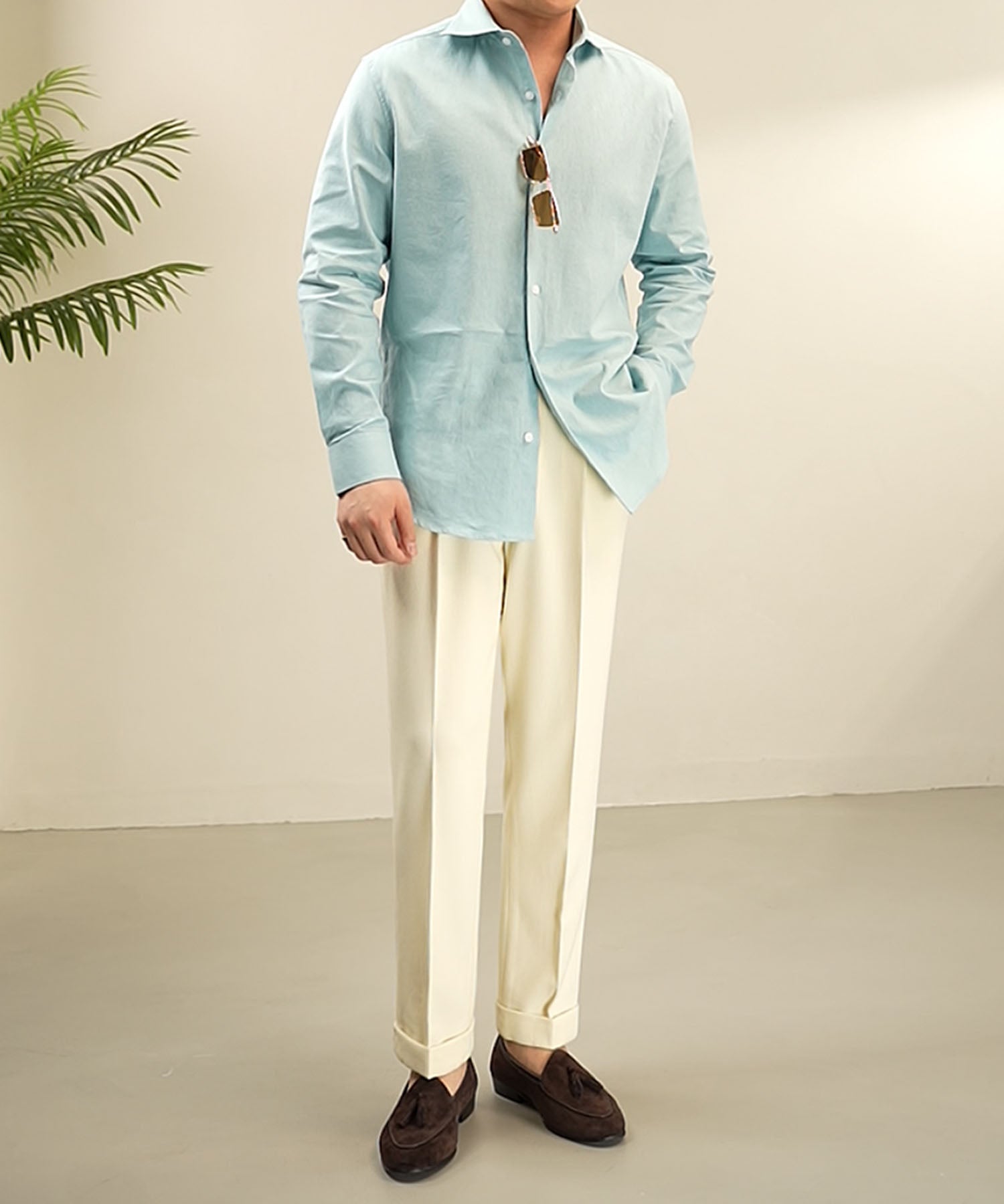 【関税込み】Helmut Lang ネイビー スリムフィット トラウザーズ Helmut Langのネイビー スリムフィット トラウザーズがセール中