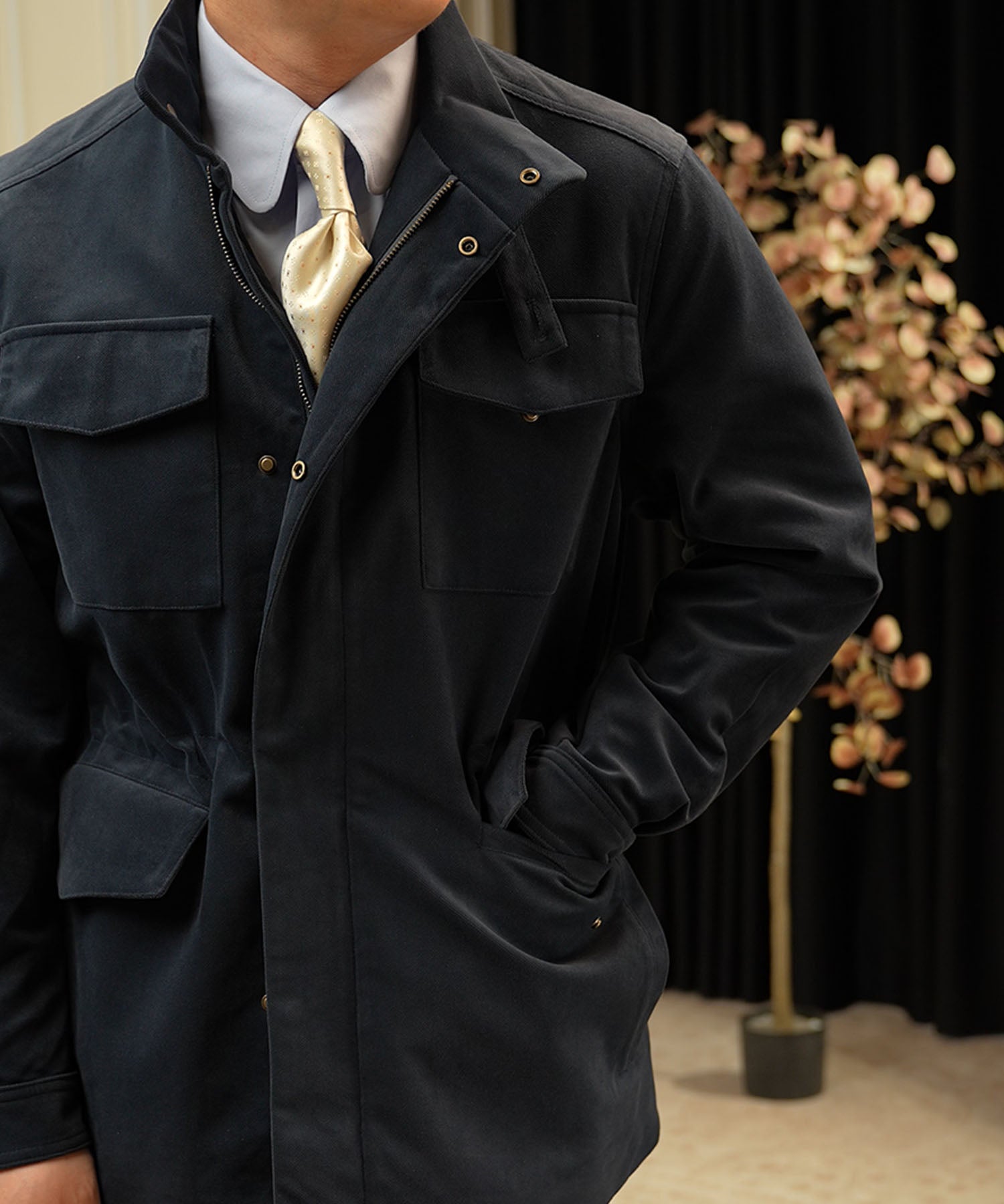 【NEW ITEM】レギュラーフィット ジップアップ 比翼仕立て 無地 フラップポケット 機能性抜群 防風性 シワになりにくい ミリタリー フィールド ジャケット