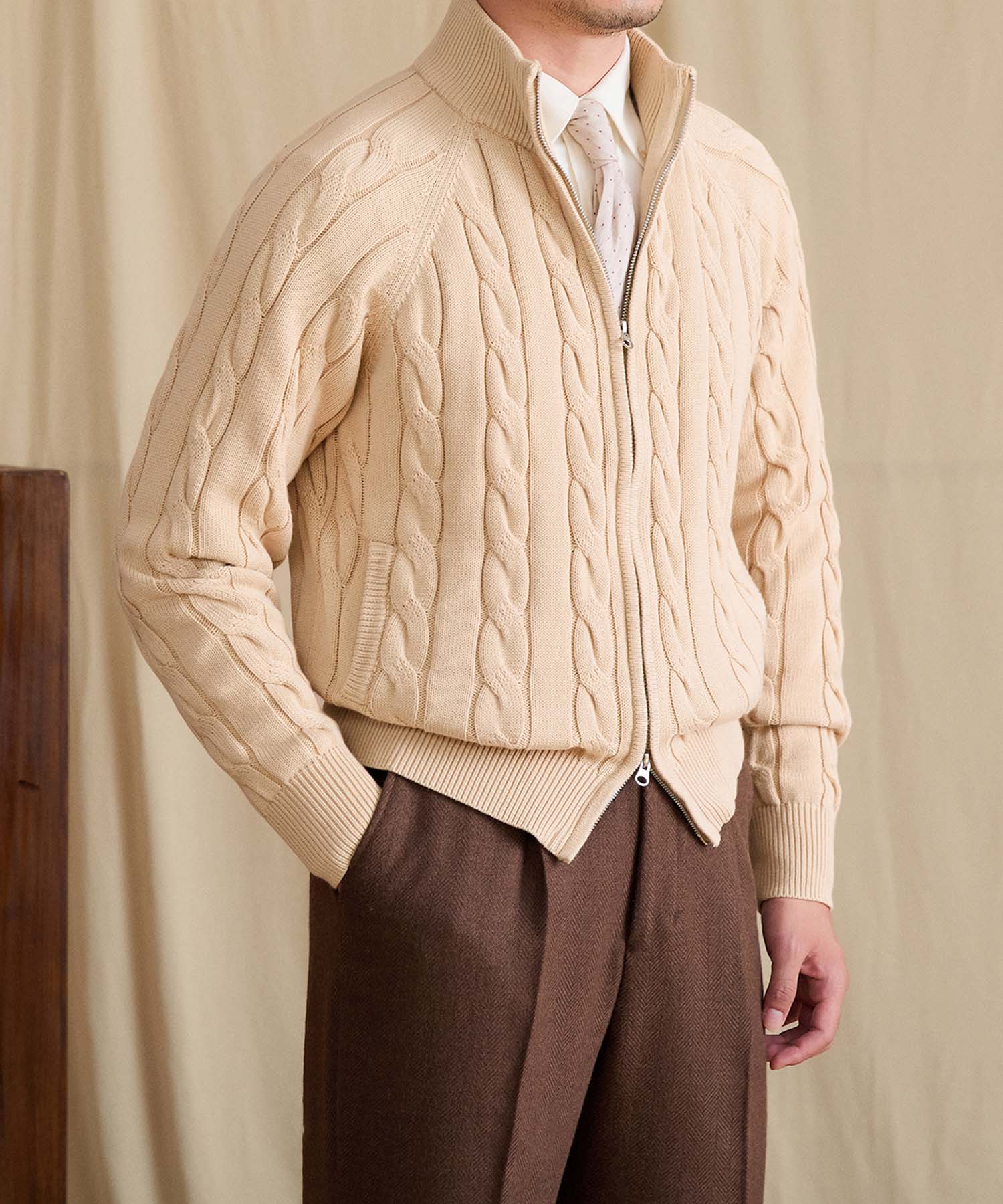 【NEW ITEM】スリムフィット 2WAY 機能性抜群 綿 天然素材 オープン ジップ ケーブル編み シワになりにくい 清潔感 トップス リブ ニット セーター