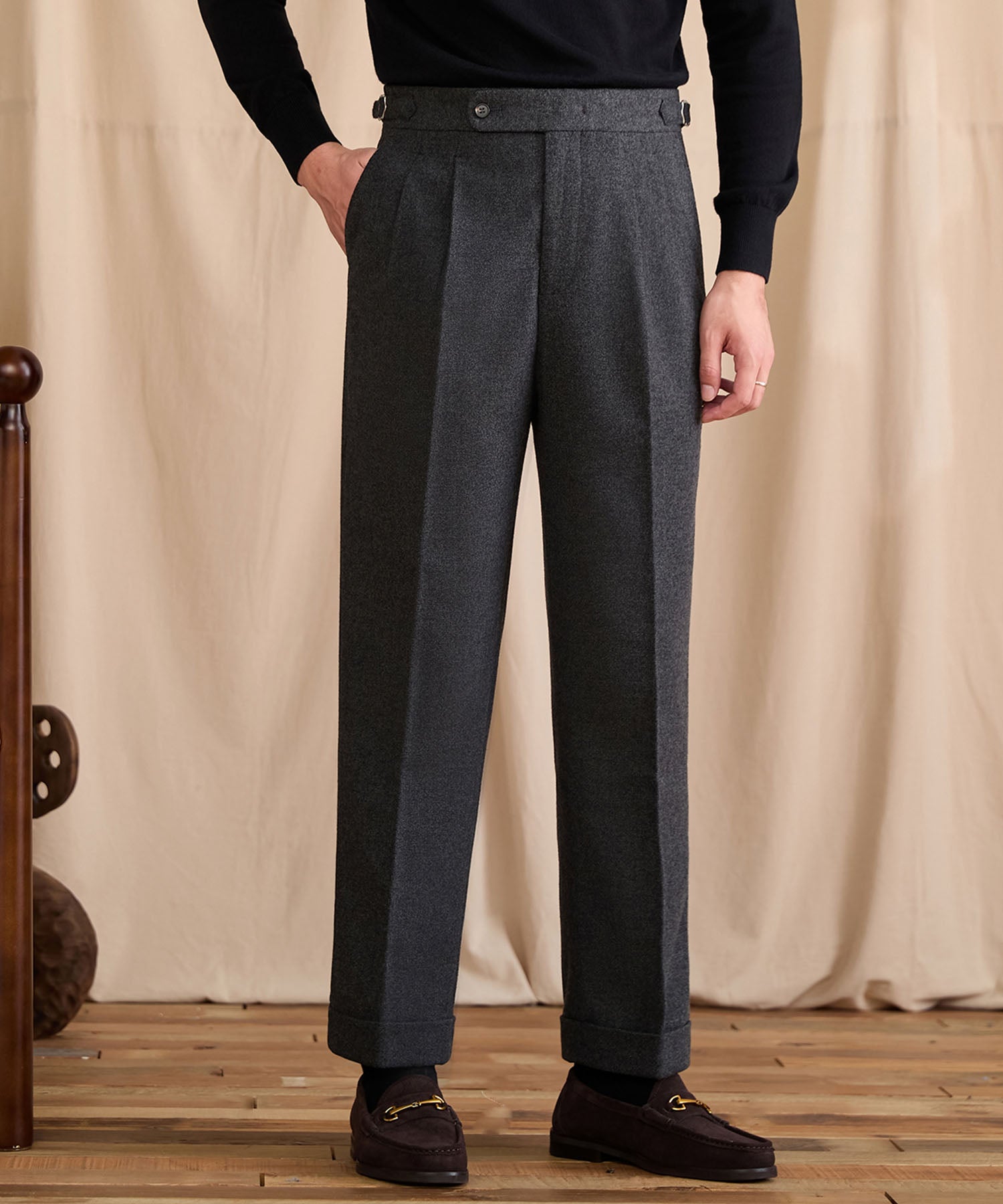 【COMING SOON】スリムフィット 1つボタン ウエストサイドベルト サイズ調整可能 ウール 保温性抜群 ツータック クリース シワになりにくい ダブル トラウザー パンツ スラックス ズボン