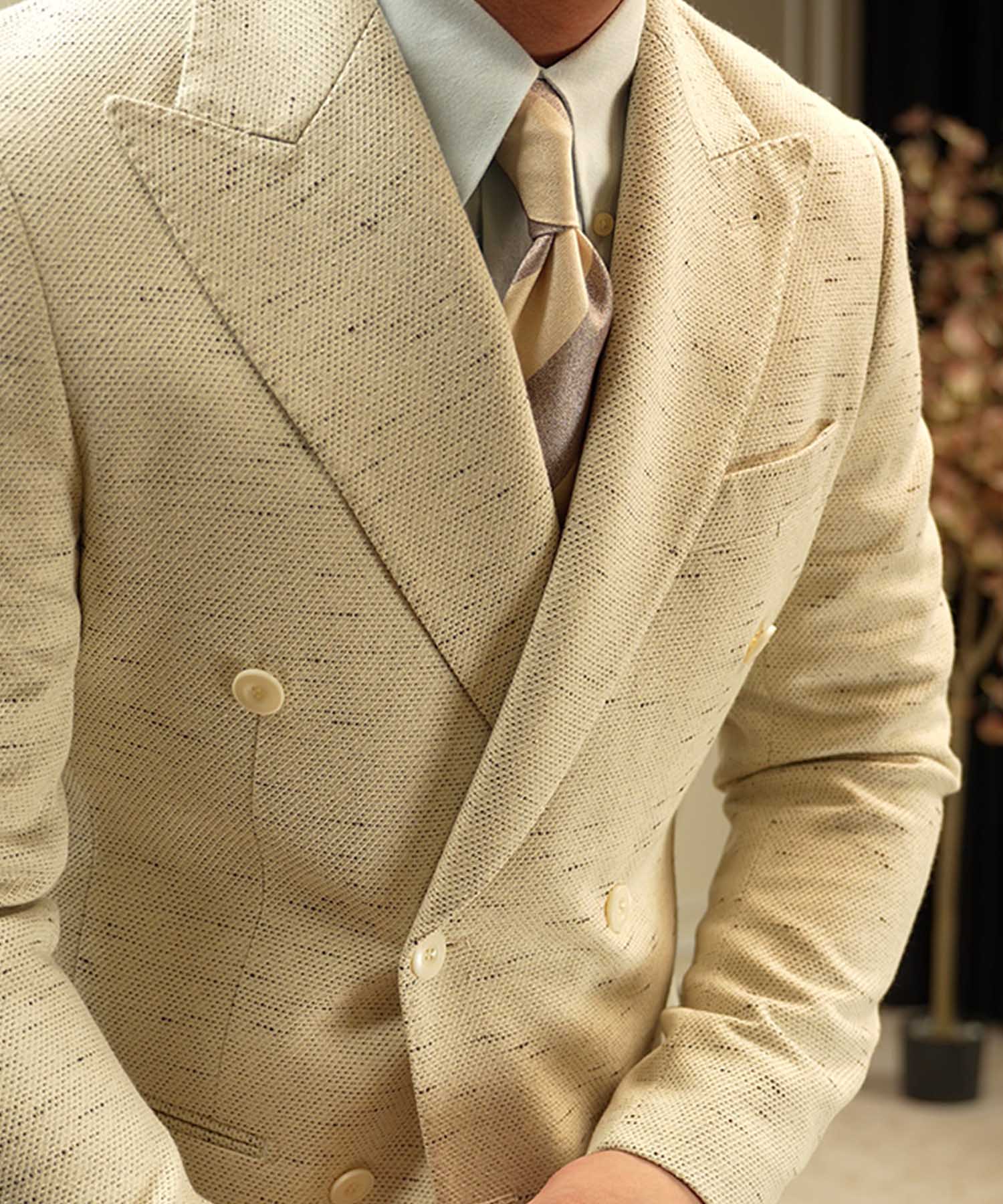 【NEW ITEM】スリムフィット ダブルブレスト 6つボタン 麻 異素材 柄 ワイドカラー 玉縁ポケット 機能性抜群 シワになりにくい ピークドラペル テーラード ジャケット