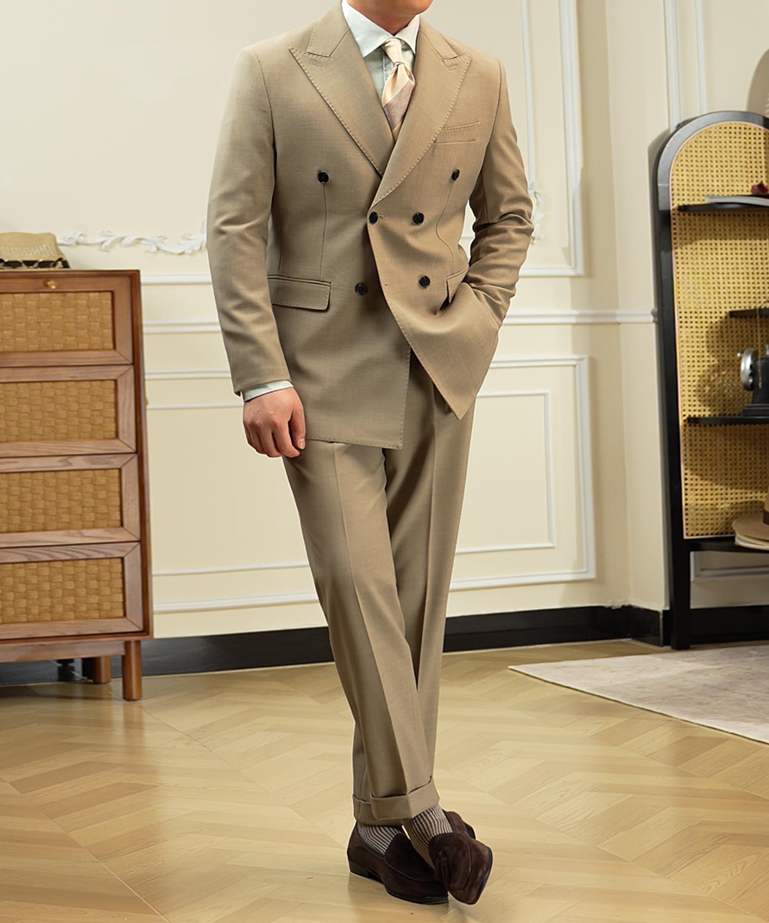 スリムフィット ダブルブレスト 6つボタン 無地 フラップポケット 機能