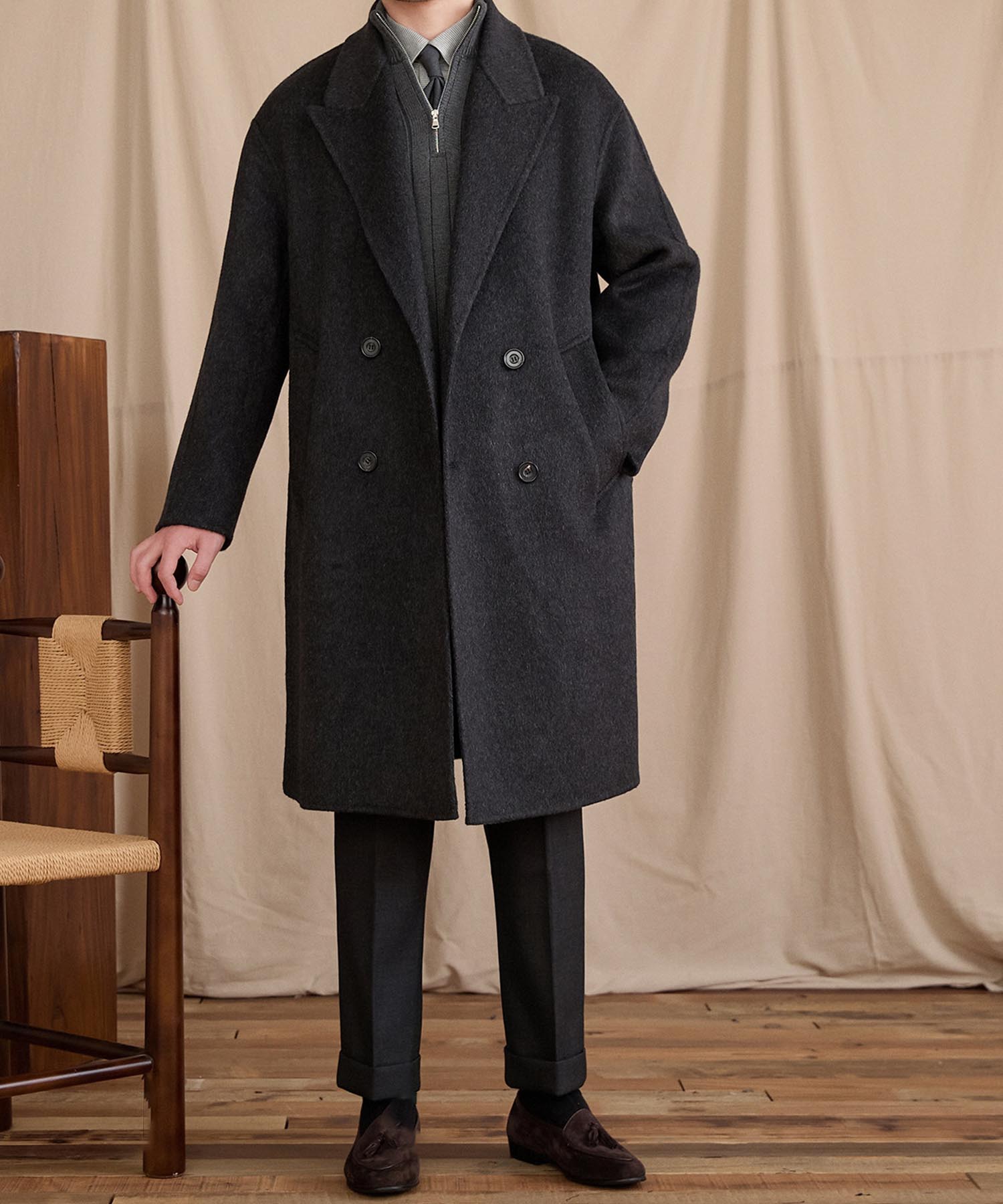 【NEW ITEM】レギュラーフィット ダブルブレスト 4つボタン ウール 天然素材 機能性抜群 防風性 シワになりにくい クラシック アウター ロング コート