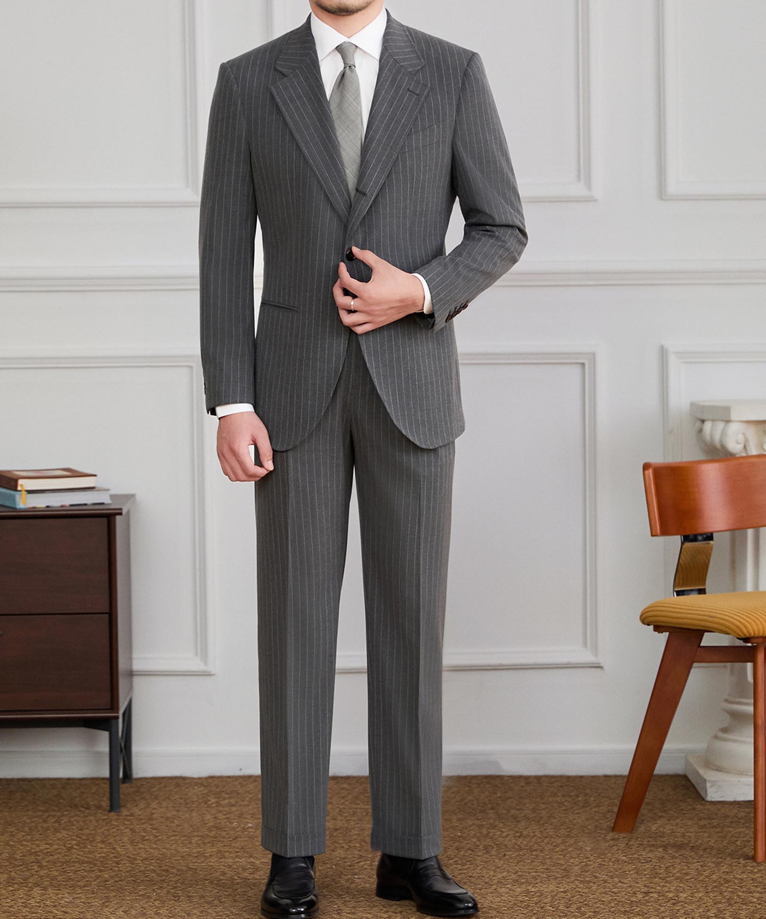 スリムフィット シングルブレスト 2つボタン ノッチドラペル 玉縁ポケット ピンストライプ クラシック スタンダード 機能性抜群 シワになりにくい エレガント セットアップ