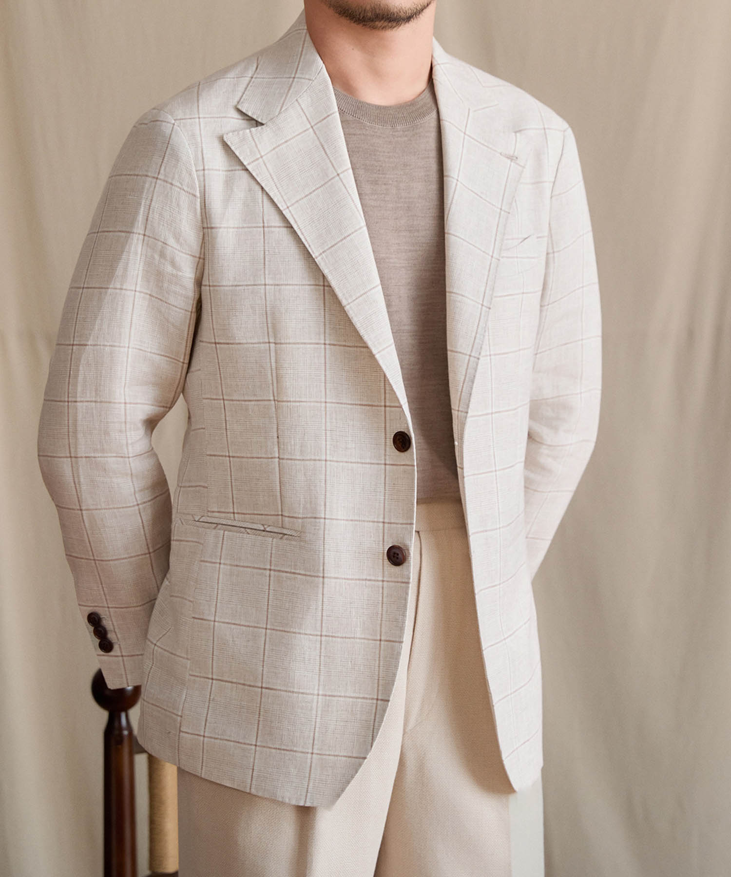 【NEW ITEM】スリムフィット シングルブレスト 2つボタン リネン 天然素材 チェック 柄 ピークドラペル 玉縁ポケット スタンダード 機能性抜群 シワになりにくい エレガント テーラード ジャケット