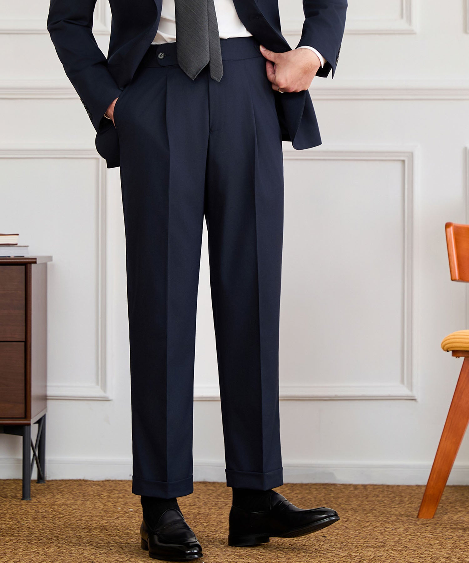 【NEW ITEM】スリムフィット 1つボタン ウエストサイドベルト ベルトレス サイズ調整可能 タック クリース シワになりにくい ダブル トラウザー パンツ スラックス ズボン