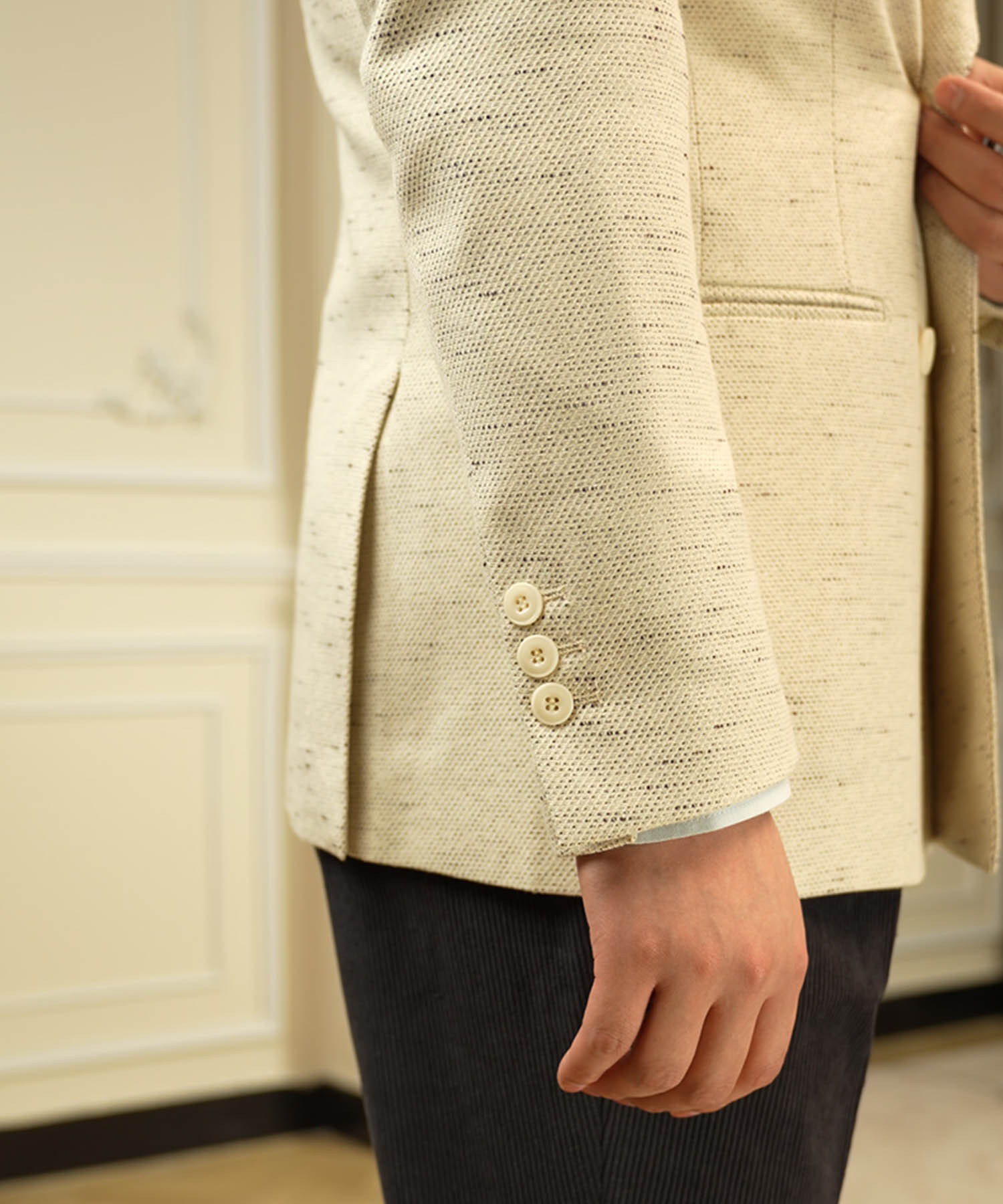 【NEW ITEM】スリムフィット ダブルブレスト 6つボタン 麻 異素材 柄 ワイドカラー 玉縁ポケット 機能性抜群 シワになりにくい ピークドラペル テーラード ジャケット